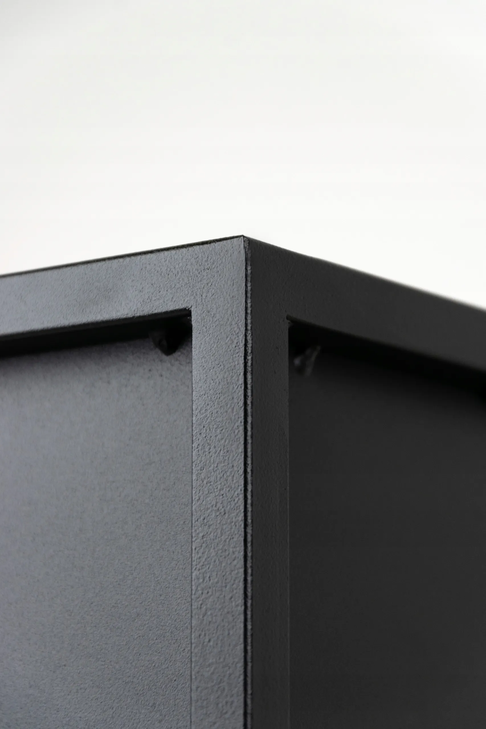 Kwietnik z regałem LYON S 90x23x90 metal drewno czarny naturalny - LD_TZ000051