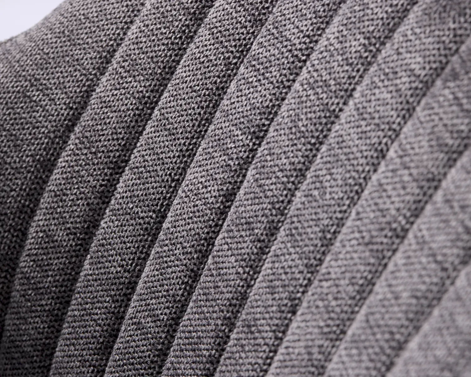 Krzesło z podłokietnikami NOLAN pikowane ciemnoszare - UN_50790001