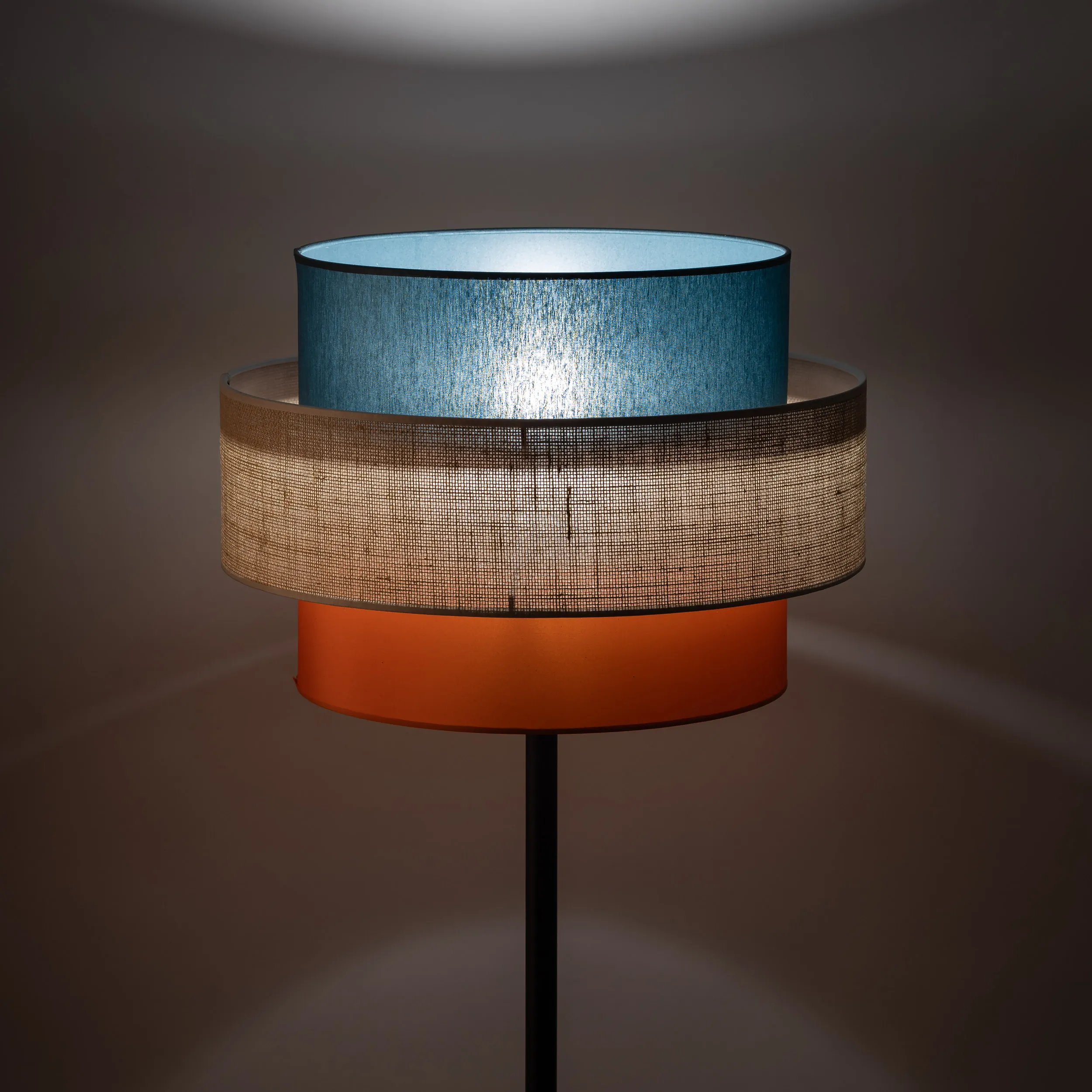 Lampa podłogowa TRIO JUTA czarna z wielokolorowym niebieskim brązowym juta pomarańczowym kloszem 159x50cm - TK_6452
