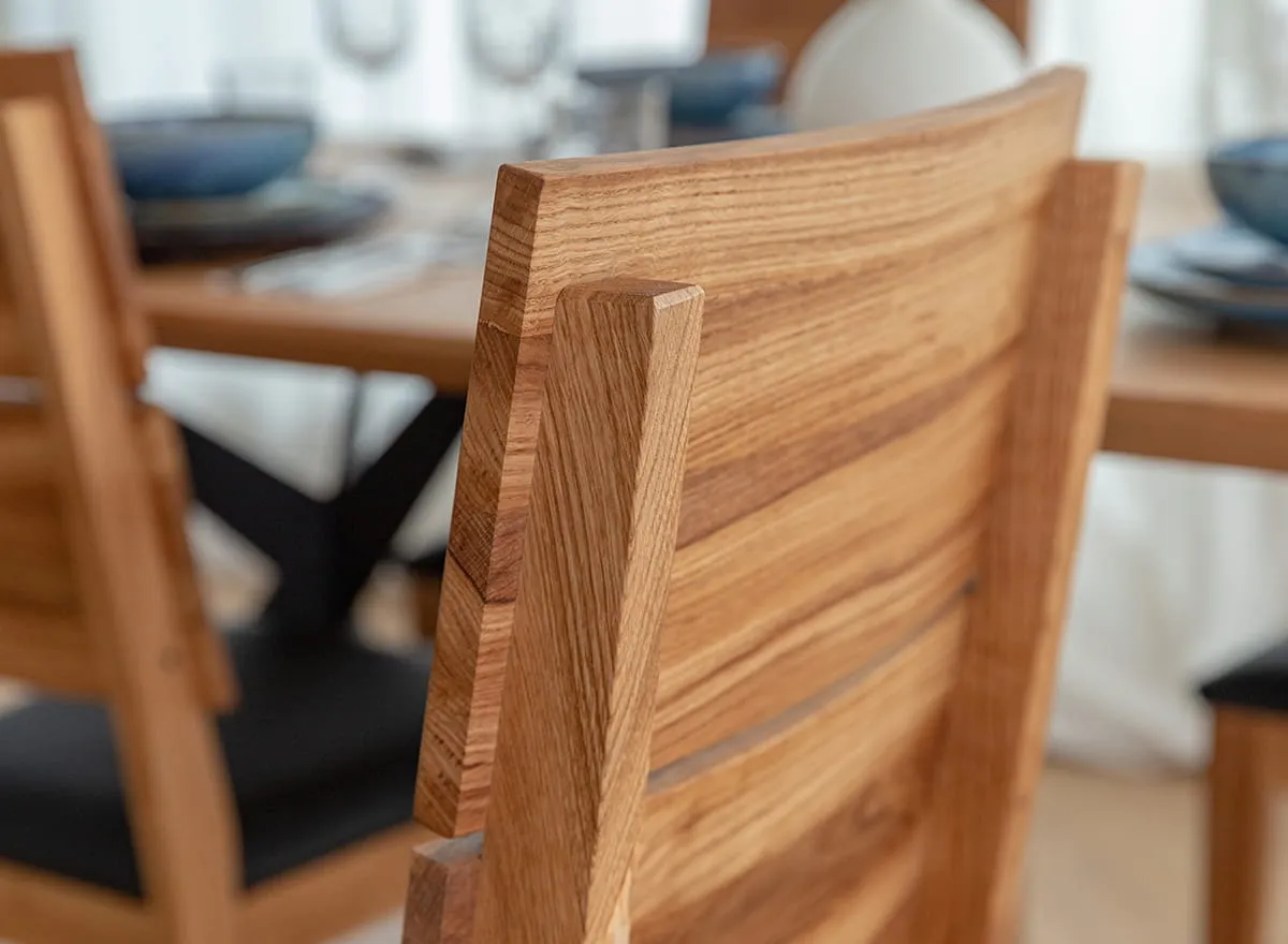 Krzesło drewniane VERTO czarne siedzisko ekoskóra dąb olejowany - KDB02CZ