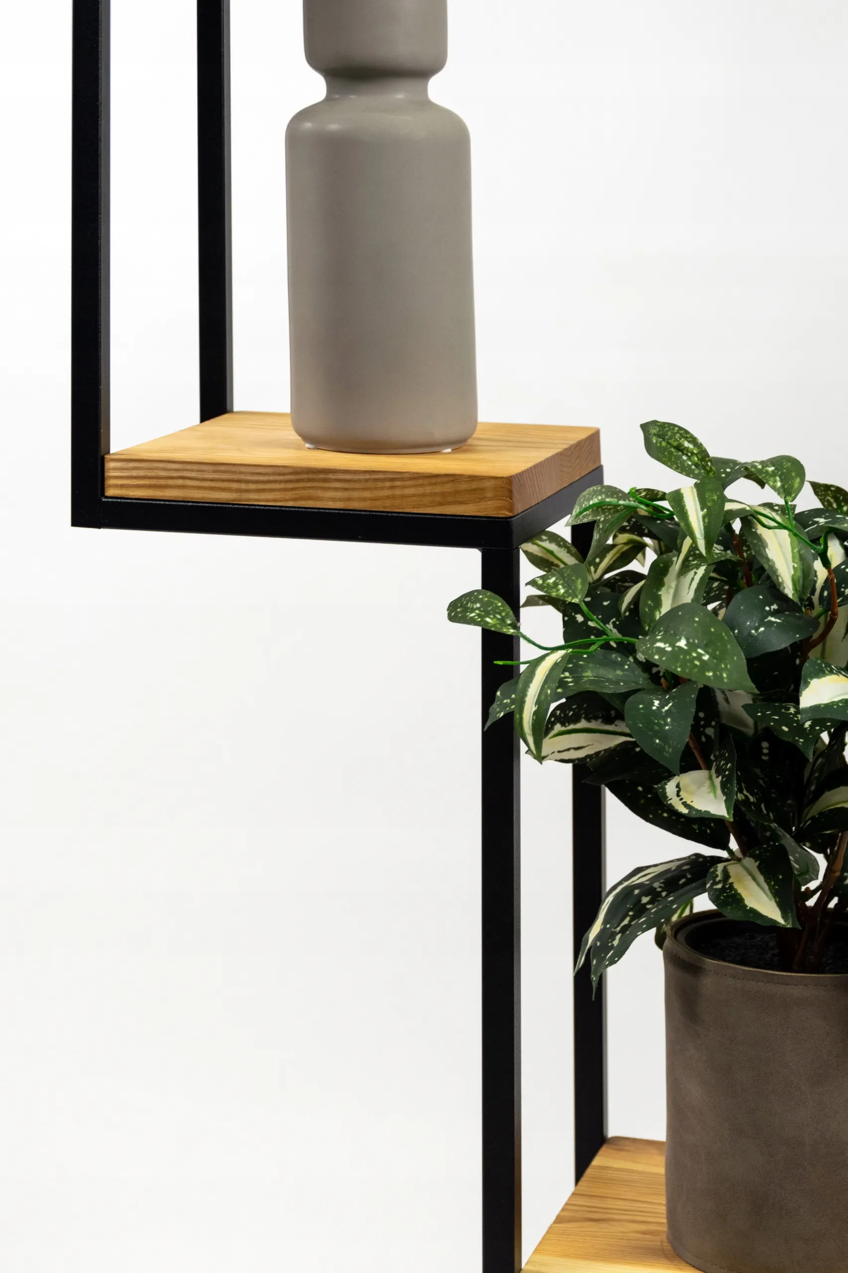 Kwietnik stojący 3-poziomowy NICEA L metal drewno czarny naturalny - LD_TZ000050