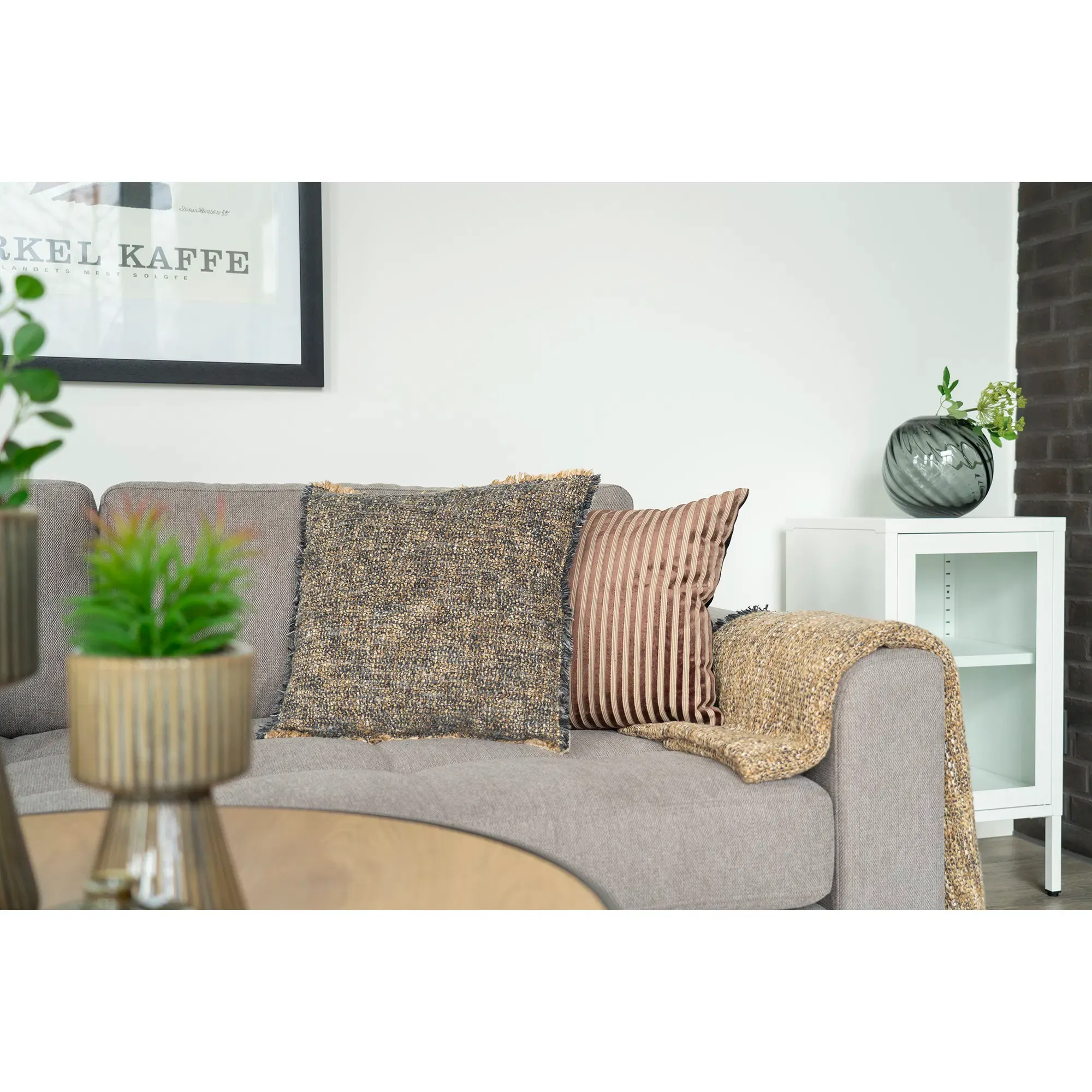 Poduszka ozdobna w paski PERTH beż brąz - 3962094