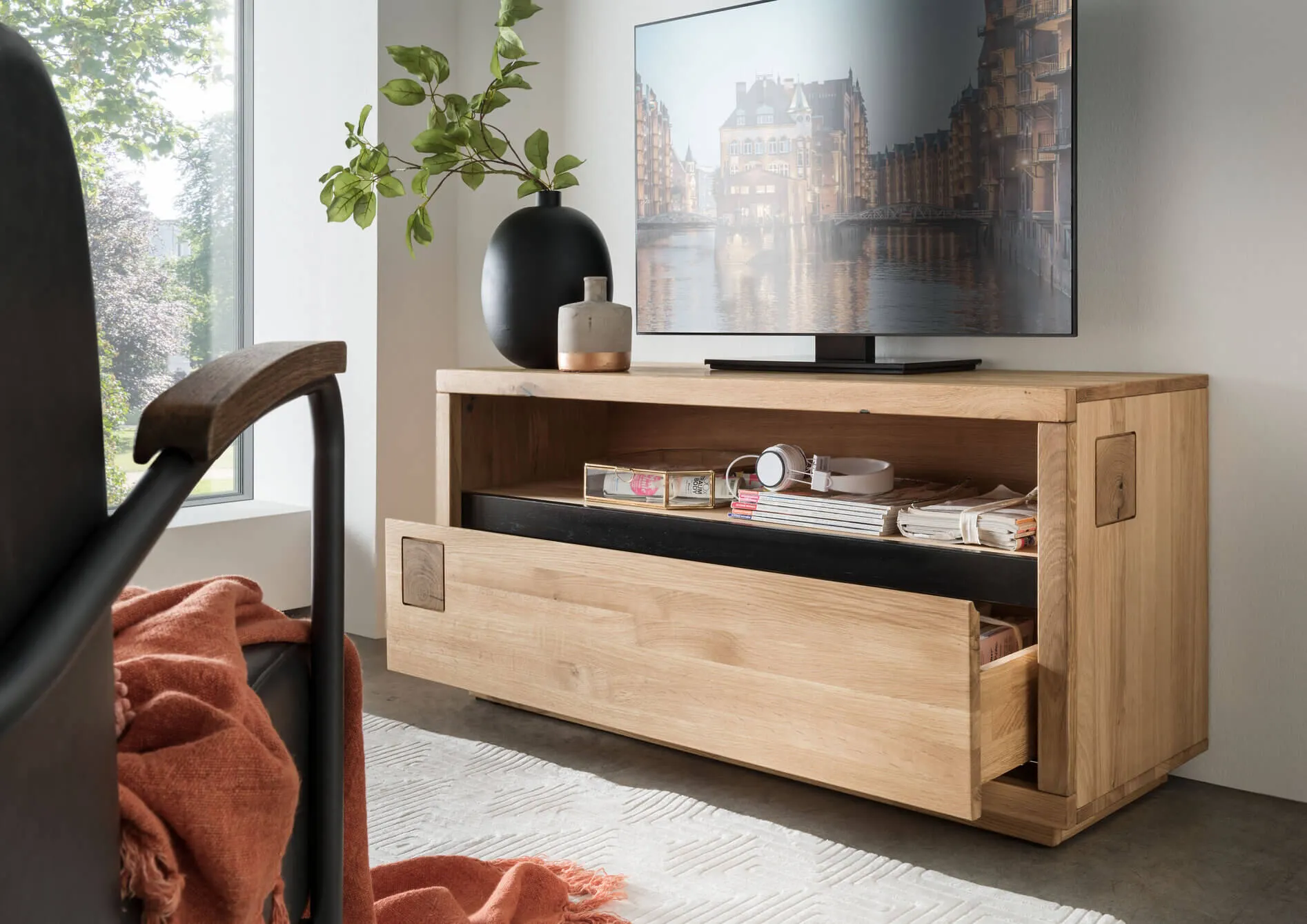 Szafka rtv dębowa HALLOW 120x56 z szufladą i półką dąb olejowany, czarny - GK_1031595901