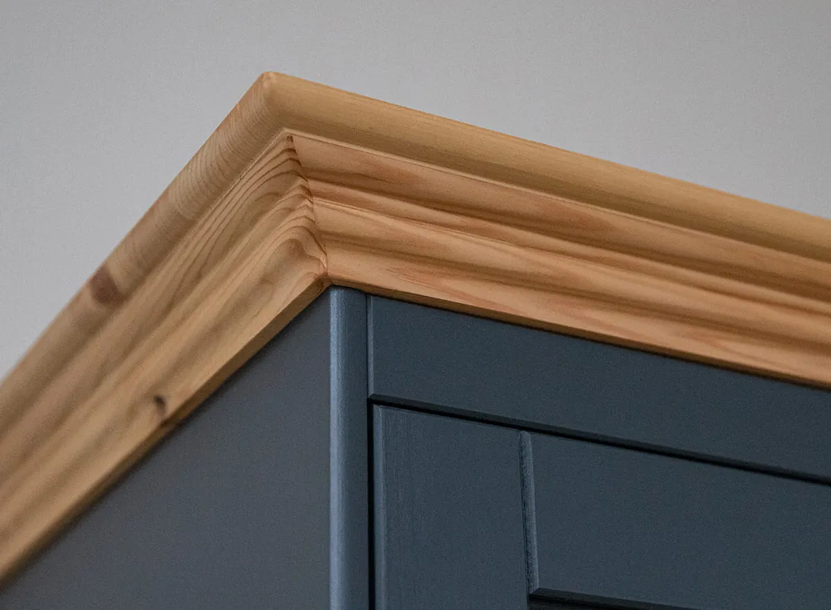 Witryna wysoka BELLUNO ELEGANTE 4-drzwiowa z 3 szufladami grafit - naturalna sosna - PL015G/P