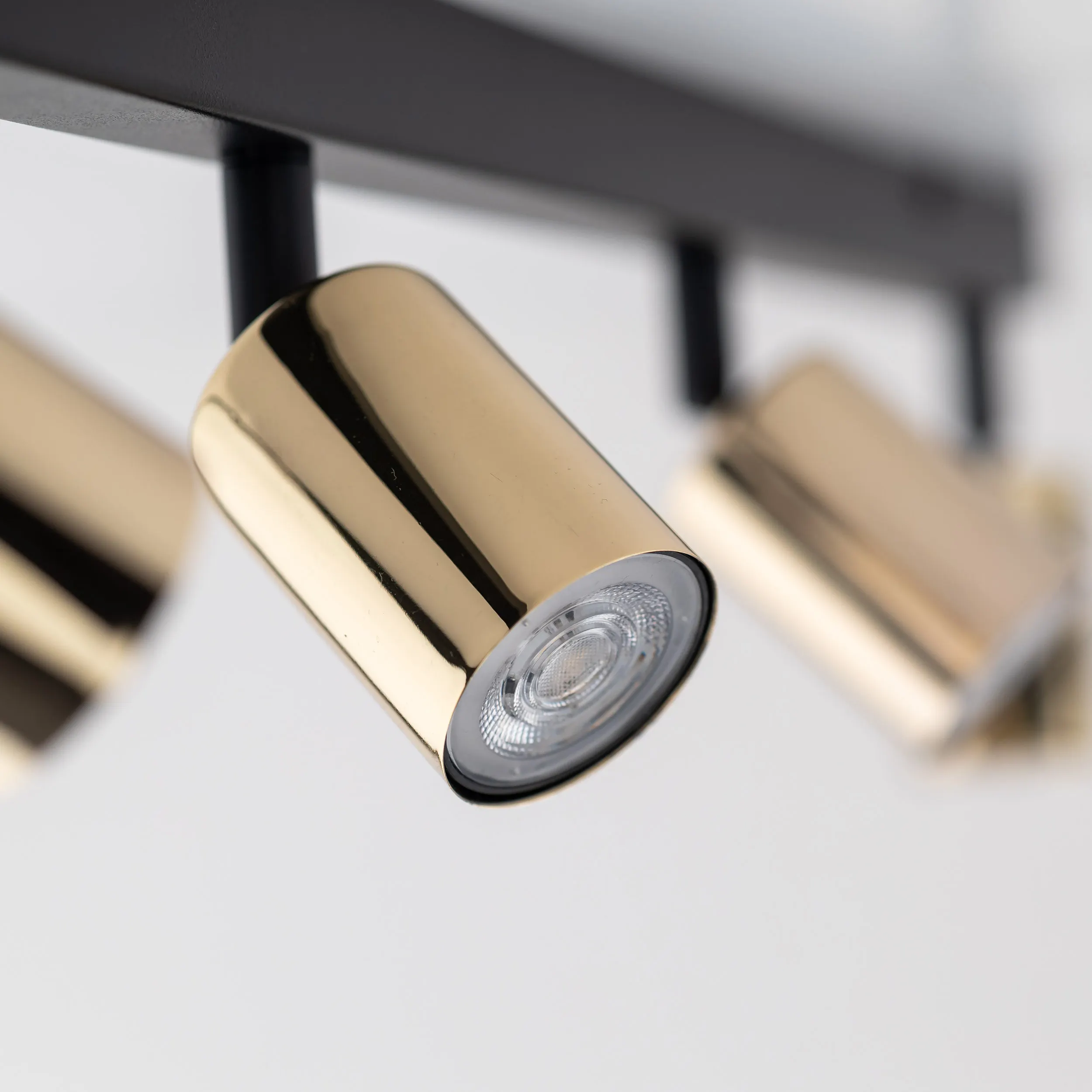 Lampa sufitowa TOP czarna ze złotymi reflektorami regulowanymi 83x19x15cm - TK_5969