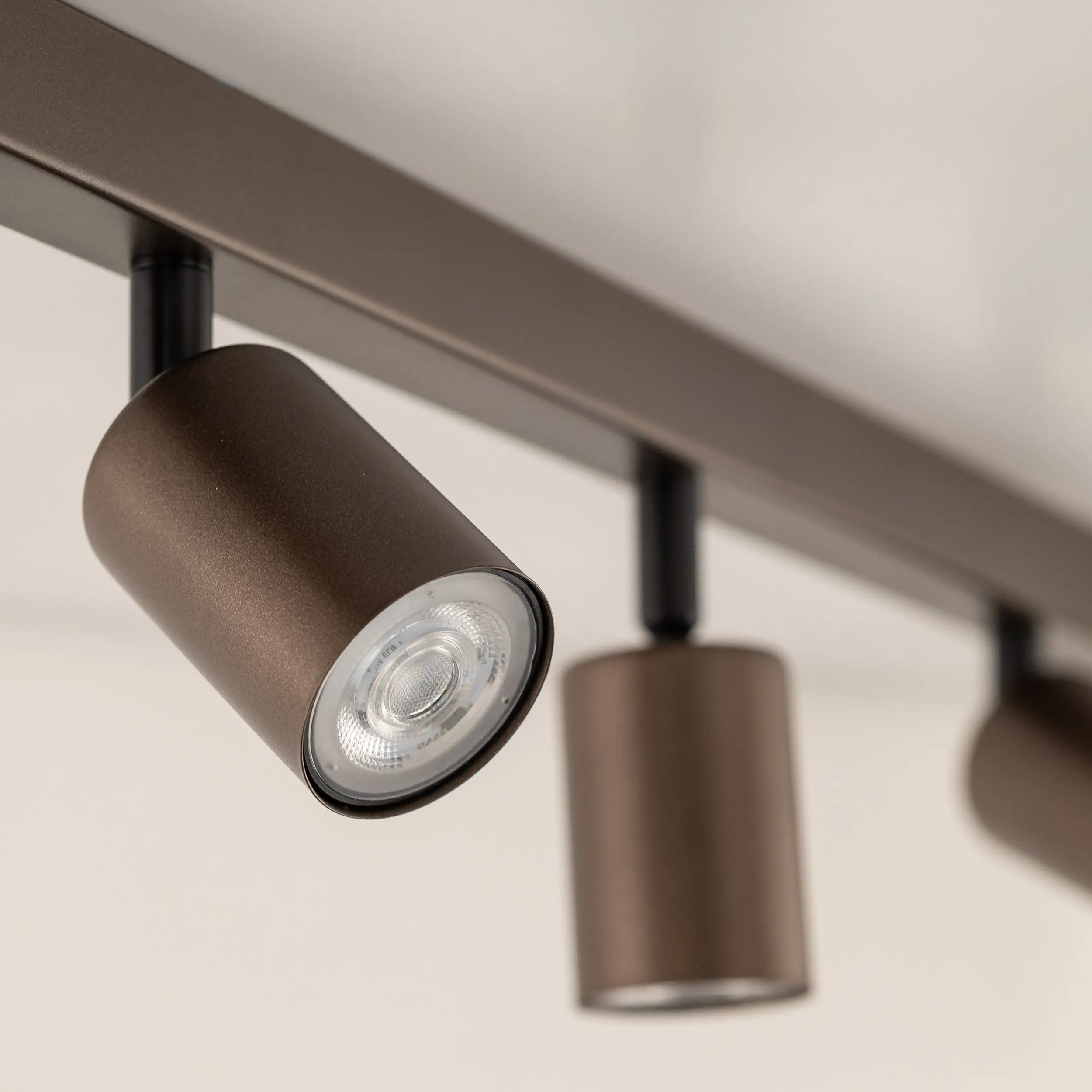 Lampa sufitowa TOP metalowa brązowa z sześcioma okrągłymi regulowanymi lampkami 129cm - TK_6183