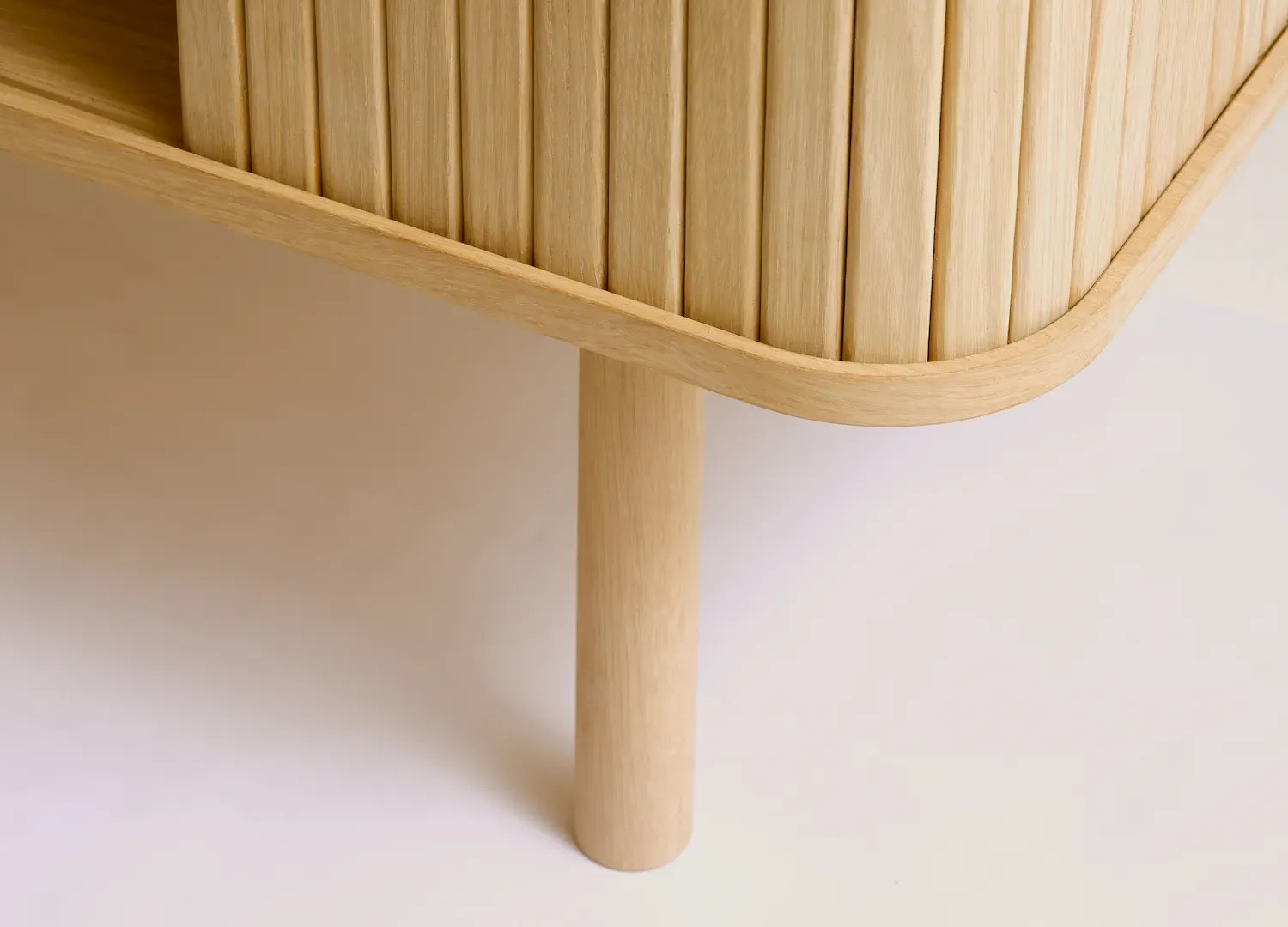Szafka RTV 2-drzwiowa CAVO 160 cm ryflowana - dąb naturalny UNIQUE FURNITURE