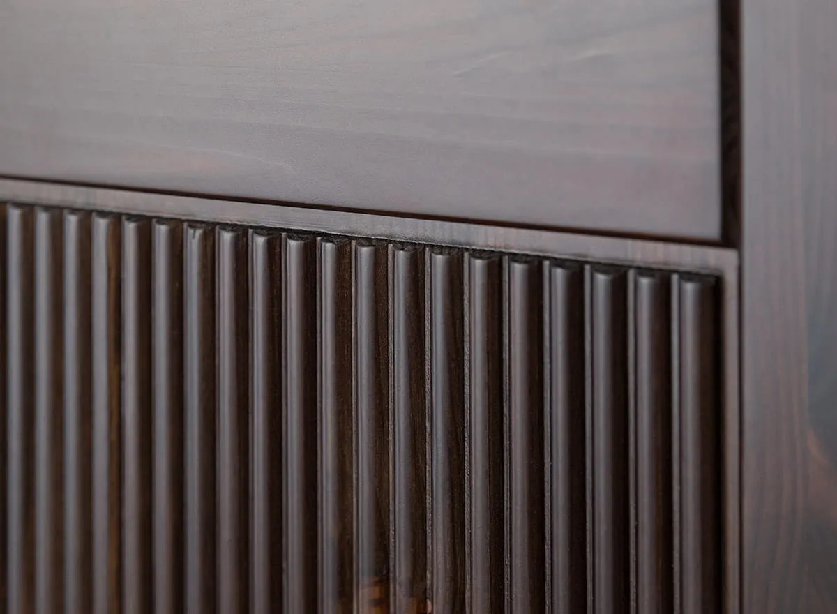 Bieliźniarka 2-drzwiowa drewniana ROSELLA 129 cm sosna ciemny brąz - SKROS04