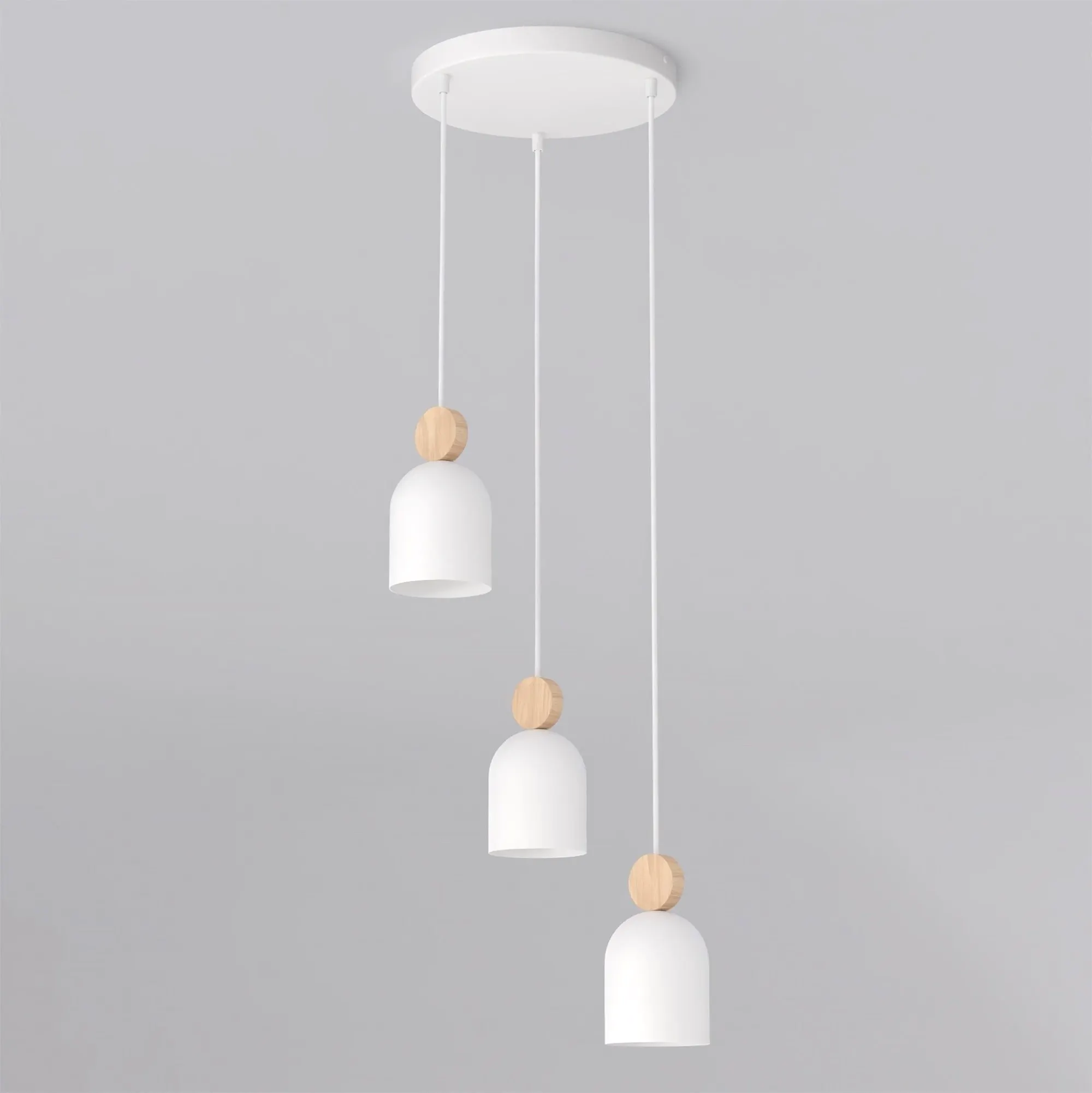 lampa wisząca, pendant, biała, drewniane elementy, trzy źródła światła