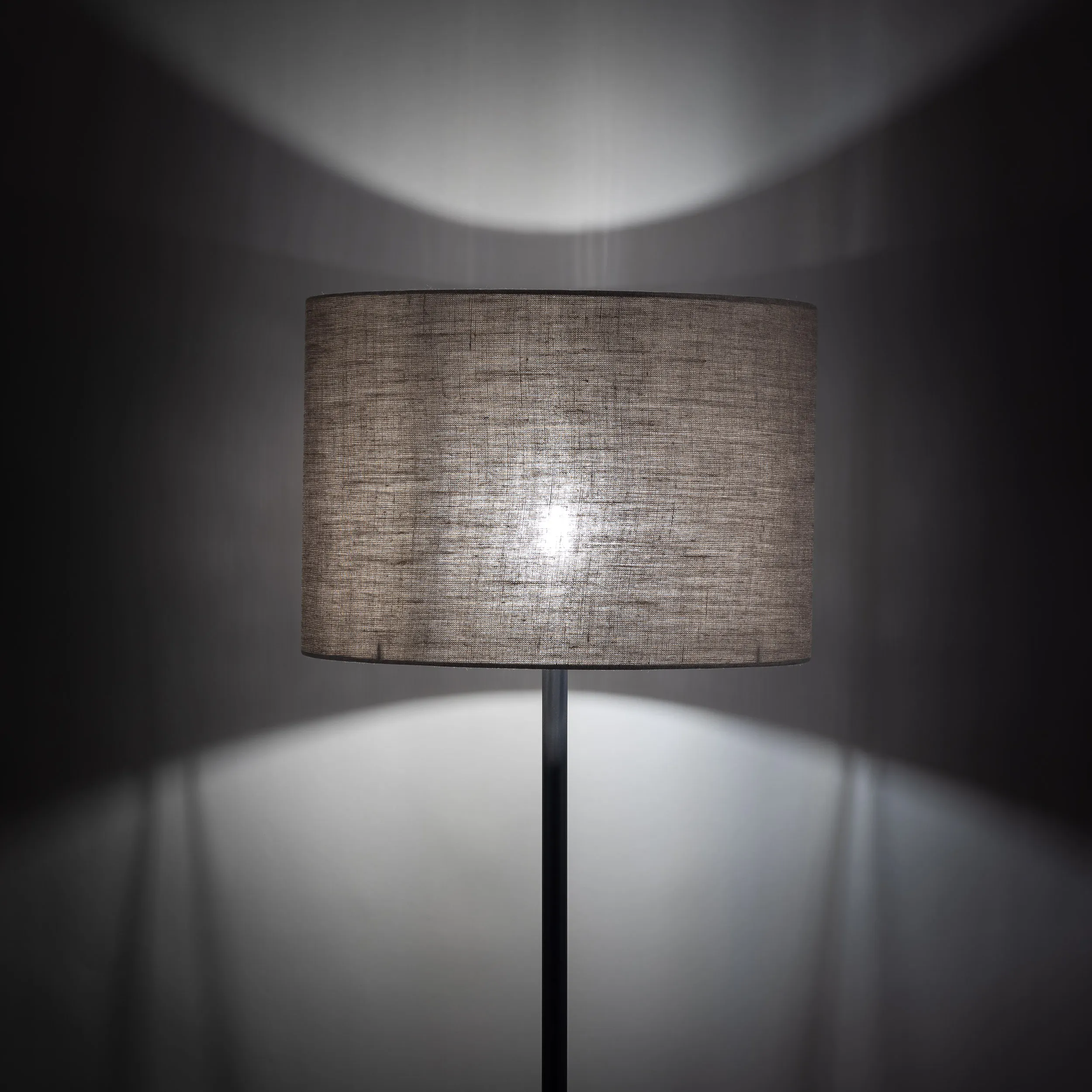 Lampa podłogowa EARTH czarna brązowy abażur z tkaniny okrągły 165x50cm - TK_16012