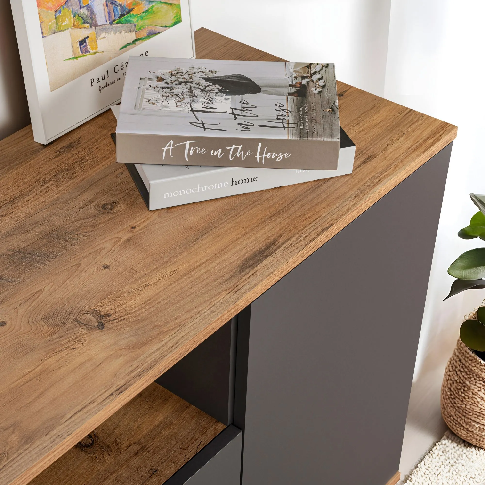 Komoda 4-drzwiowa z wnęką ARISTA 180 cm antracyt sosna atlantycka - ASI_241NRD1304