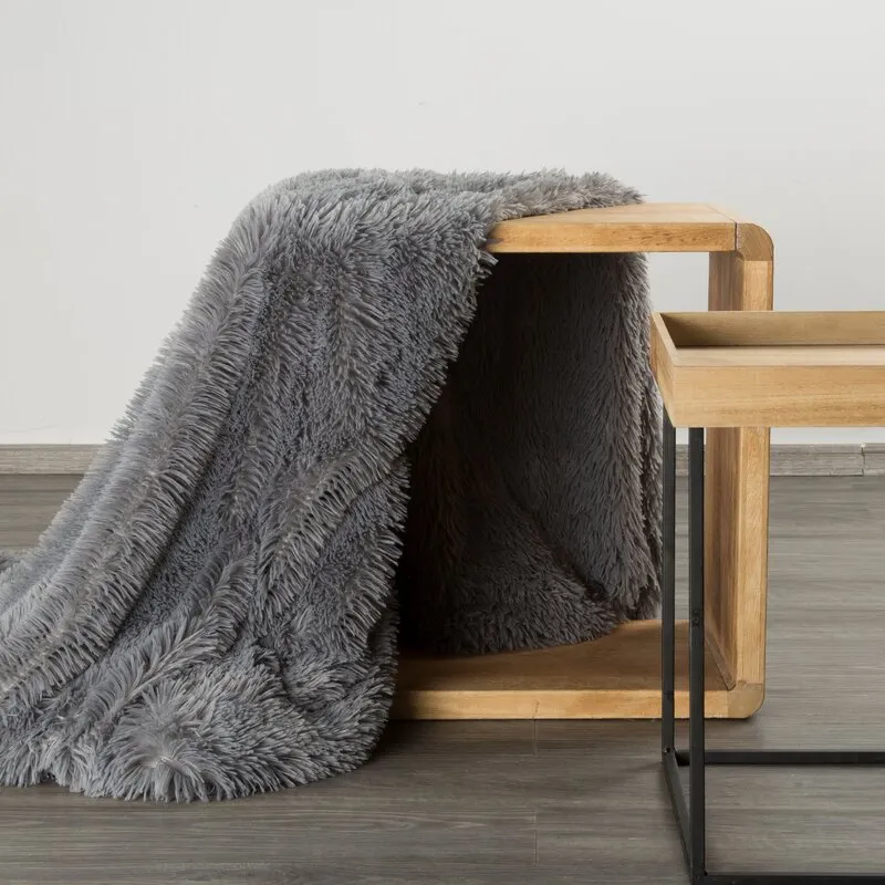 Koc futerkowy D91 TIFANY 1 150 X 200 cm Szary Koc futerkowy D91 TIFANY 1 150 X 200 cm Szary