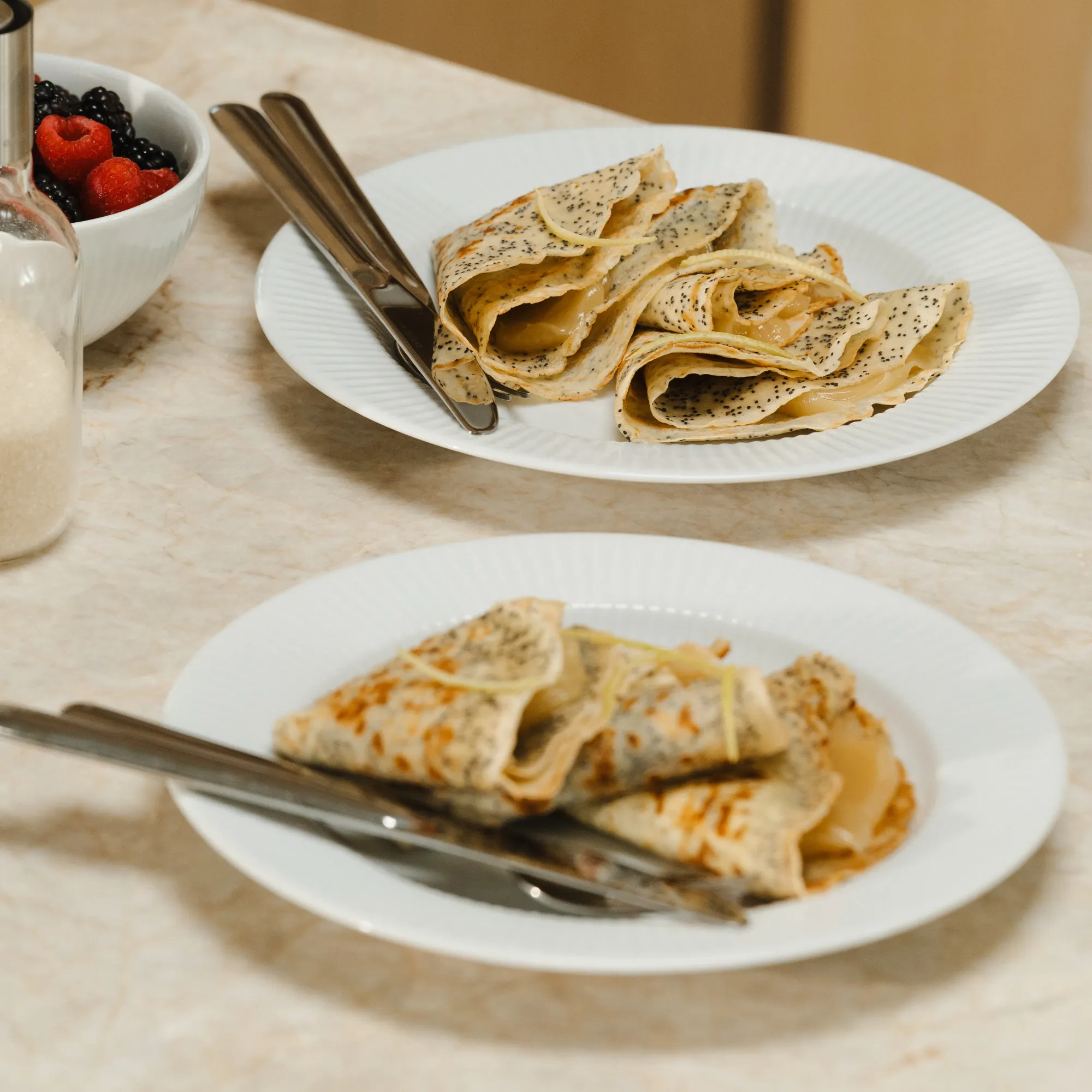 image naleśniki, roladki z ciasta, nadziewane naleśniki, małe placki, mielony mak?