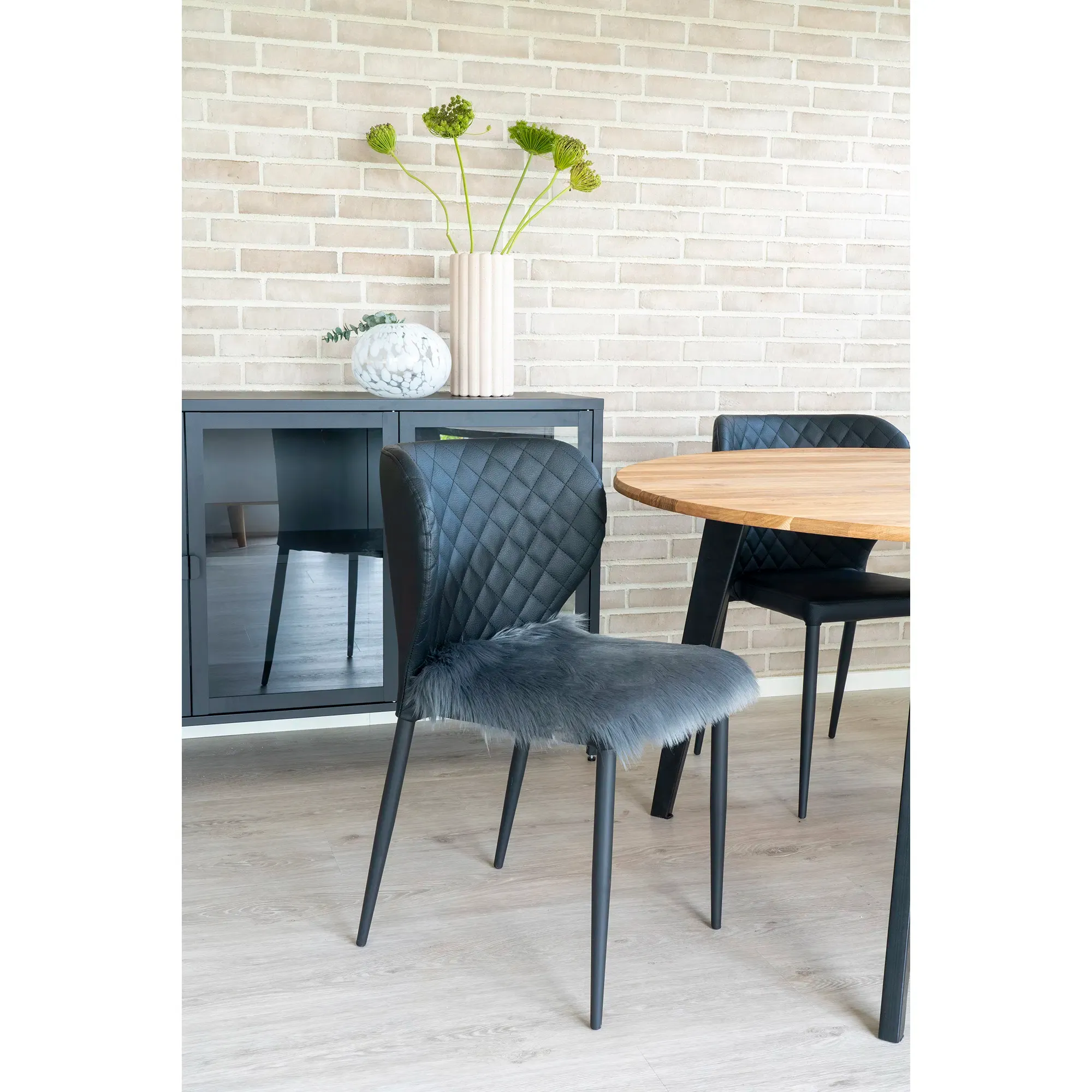 Siedzisko ze skóry jagnięcej sztuczne LAMBSKIN 40x40 cm szary - 3981155