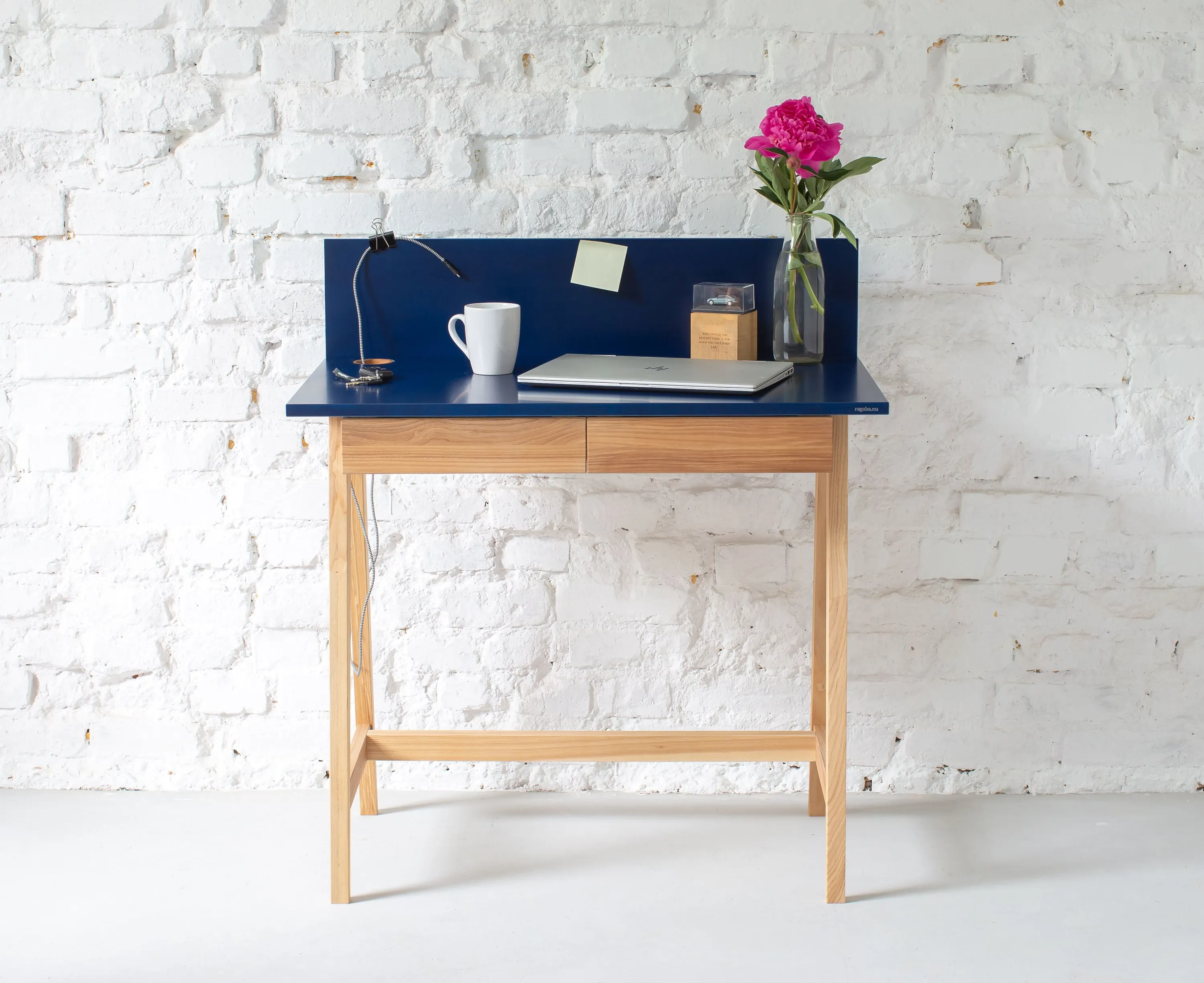 Biurko z szufladami i panelem LUKA 85x50 czerwone/jesionowe nogi - RGB_WDLUK212_DRAW