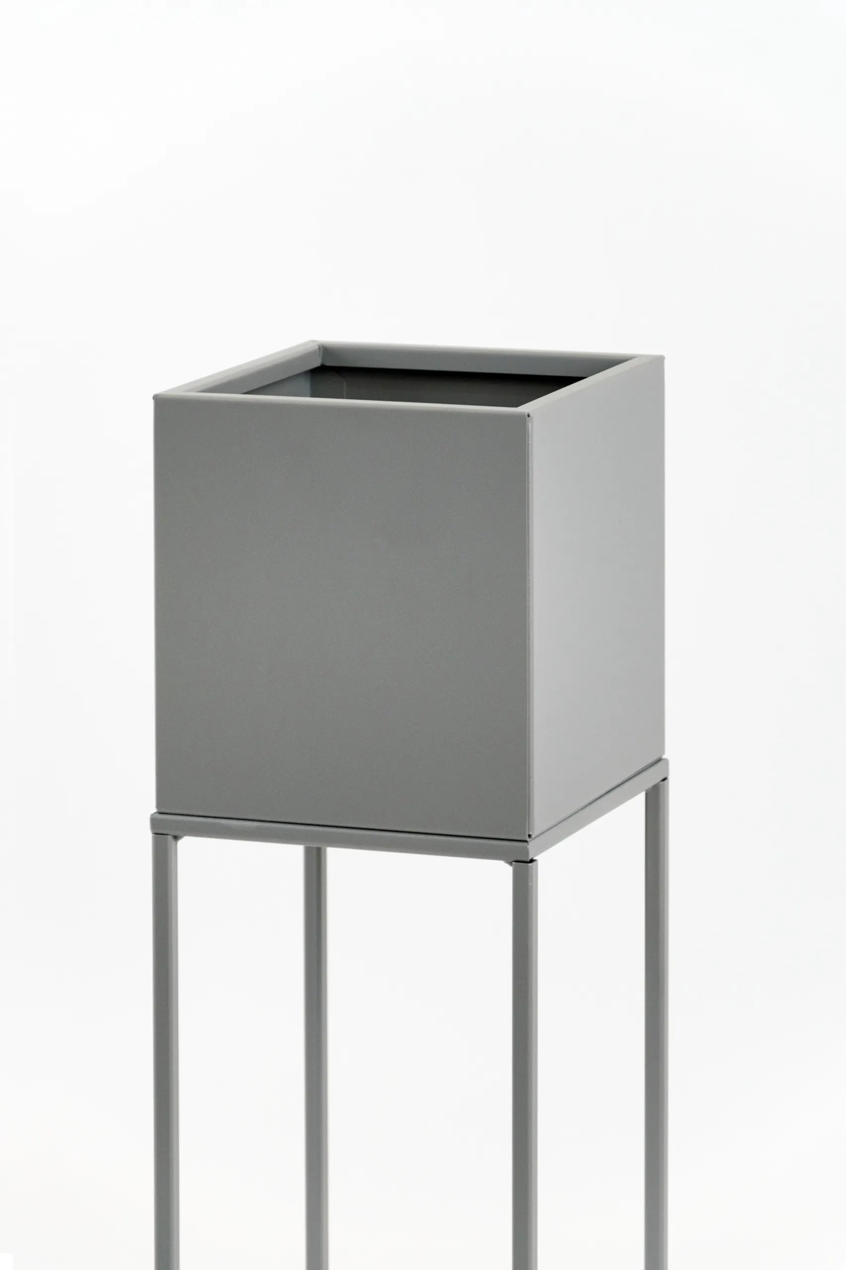 DONICZKA-osłonka na donice metalowa LORIENT L srebrna DONICZKA-osłonka na donice metalowa LORIENT L srebrna