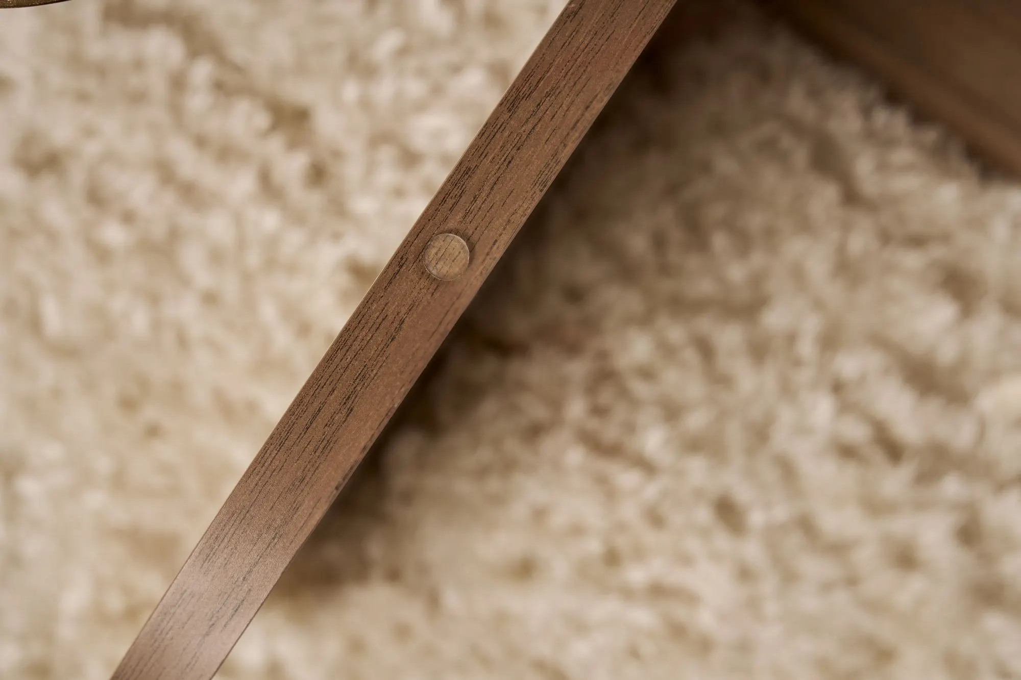 Stolik kawowy okrągły AERIS 75 cm orzechowy szklany blat transparentny - ASI_668NRD1105