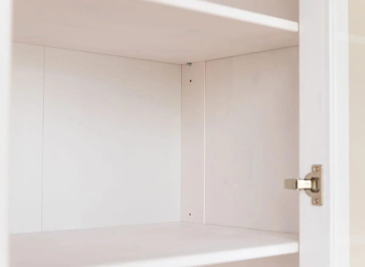 Witryna wąska MARONE ELITE 1-drzwiowa z 2 szufladami biała, tabacco - PLMEL01/T