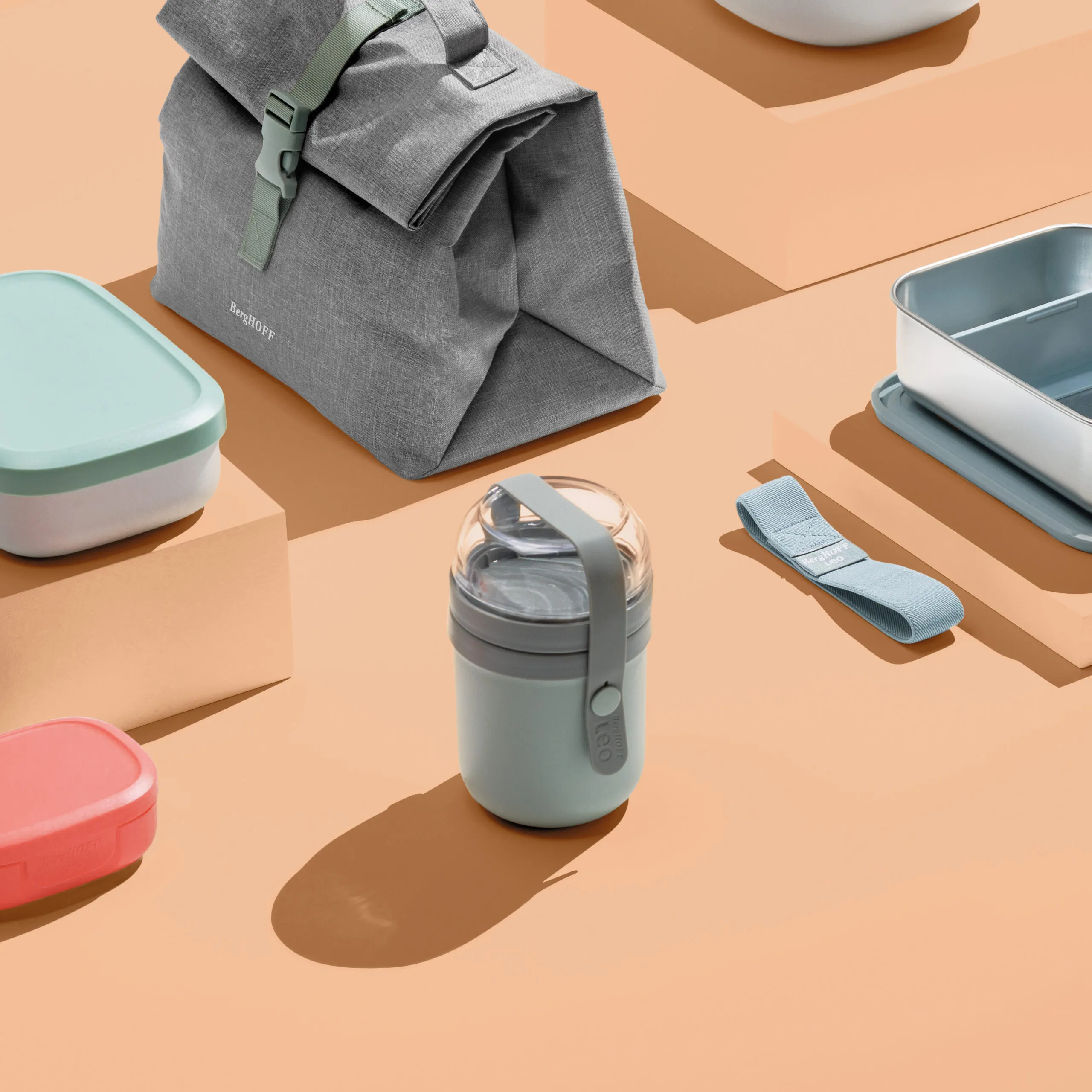 image torba podróżna, przeźroczysty kubek, bidon, lunchbox, pojemnik na lunch