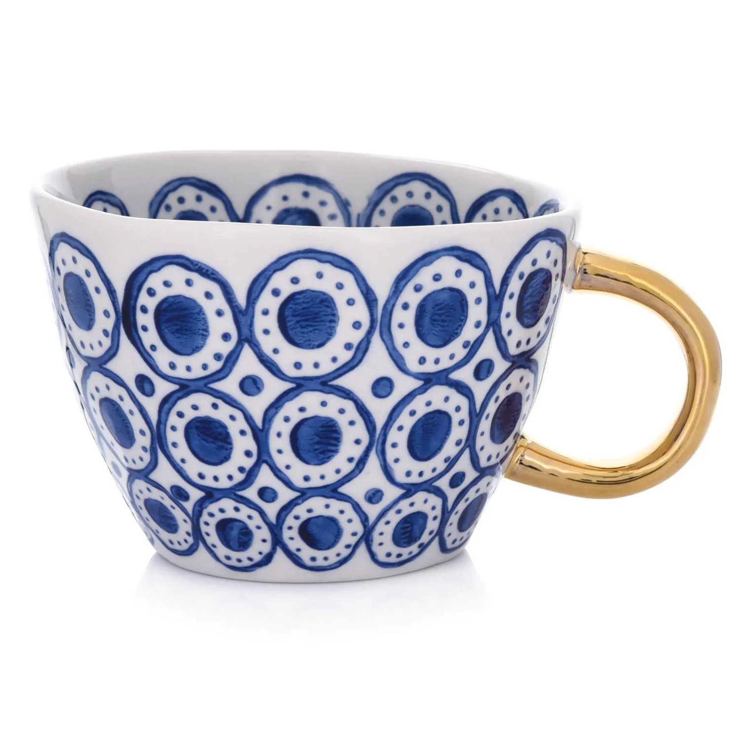 image porcelanowy kubek, niebieski wzór, okrągłe motywy, złota rączka, ceramiczny kubek
