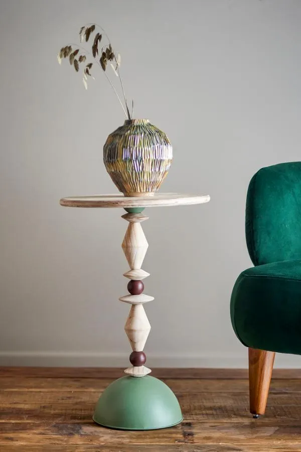 image stolik, lampa, wazon, wysoki stół, mebel dekoracyjny