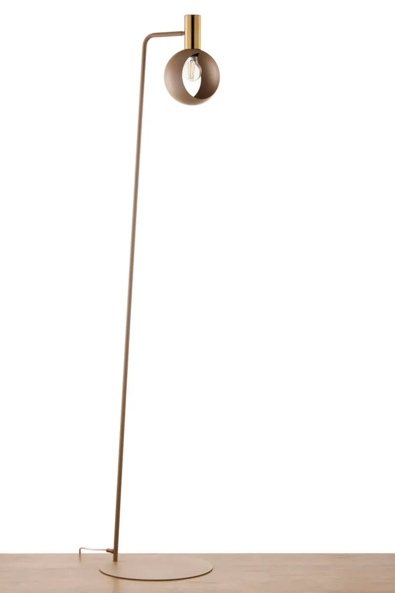 image lampa stojąca, lampa podłogowa, metalowa lampa, kółko żarówka, brązowa tonacja