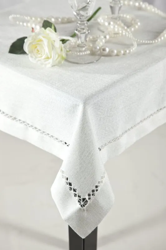 Podkładka dekoracyjna na stół EMILY 30X40 CM BIAŁY