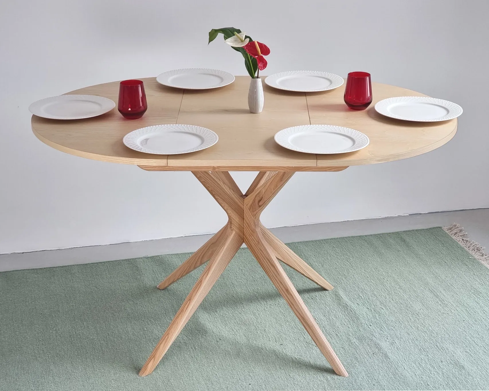 Stół okrągły rozsuwany JUBI 90x90-130 cm jesion naturalny Stół okrągły rozsuwany JUBI 90x90-130 cm jesion naturalny