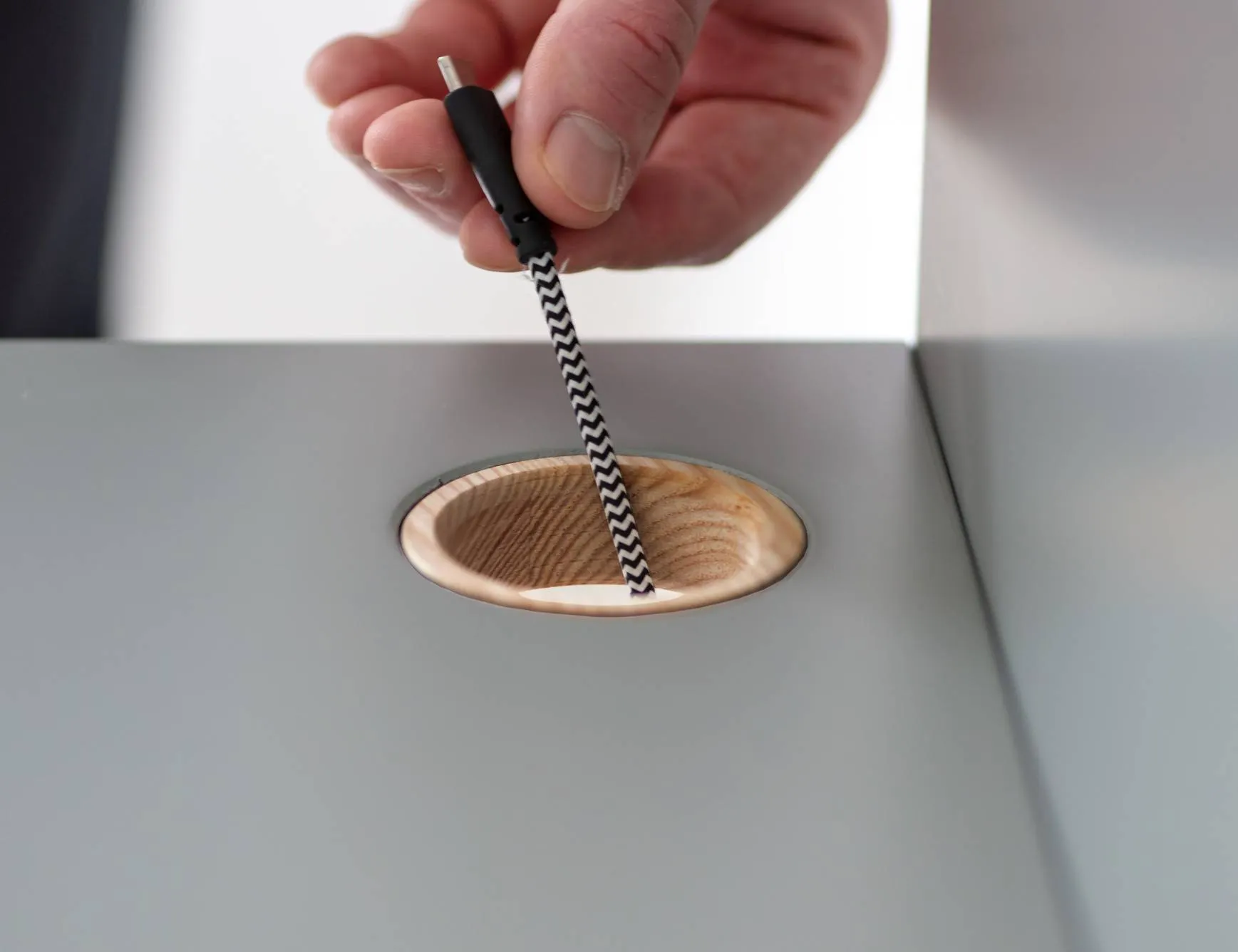 Biurko z szufladami i panelem LUKA 110x50 brązowe/nogi kolor dąb - NRGB_WDLUK37_OAK.D