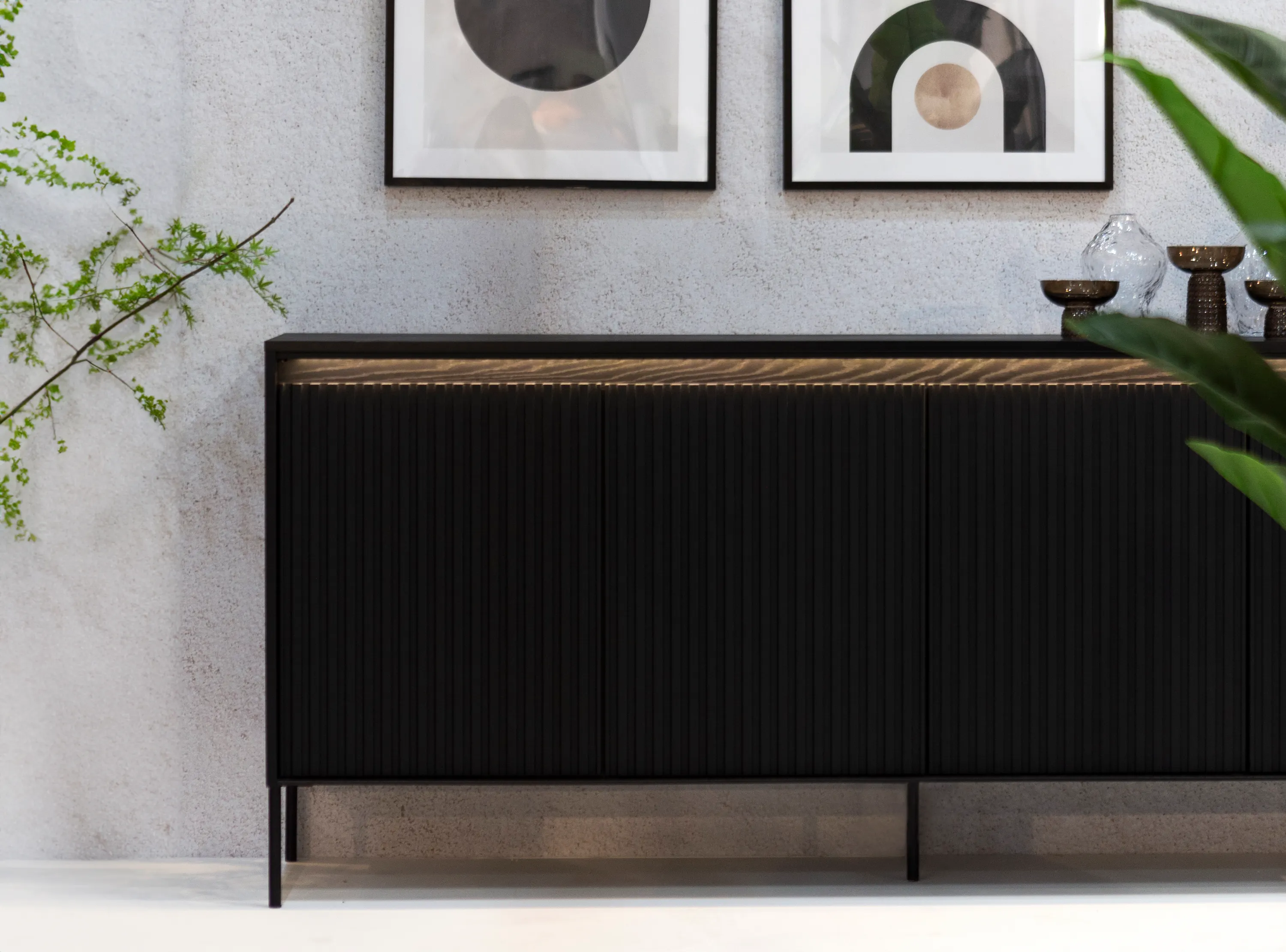 Komoda z oświetleniem TREND TR-04 4D czarna - TR4C-V2