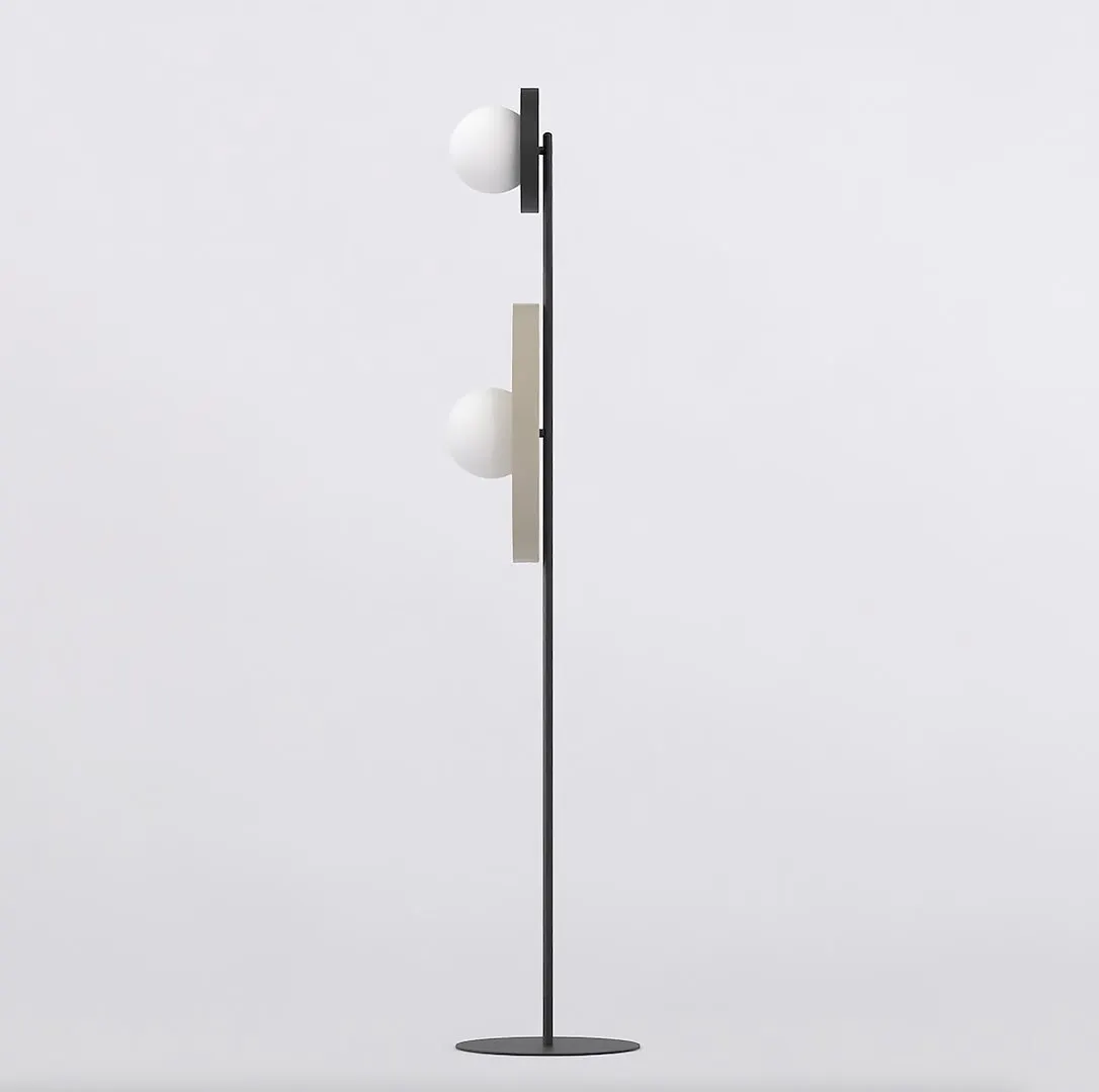 image lampa stojąca, podwójne żarówki, metalowa konstrukcja, nowoczesny design, czarna ramka