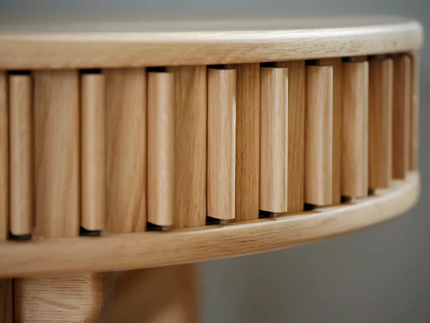 Biurko z zasuwaną półką CARNO 60x120 cm - dąb naturalny - UN_46060200