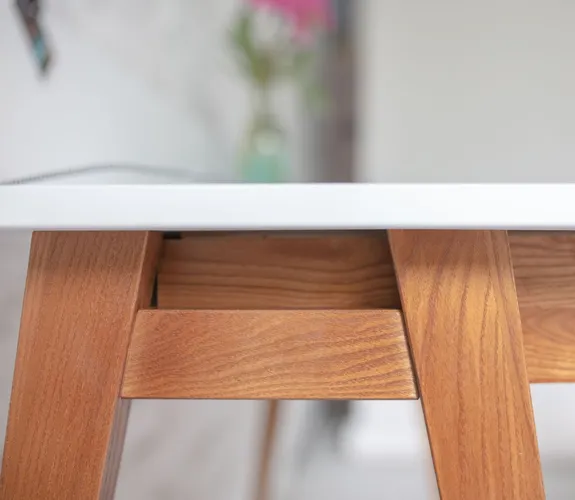 Biurko narożne z szufladą LUKA prawostronne 115x85 czerwony blat/nogi kolor dąb - RGB_CDLUK112_OAK_R