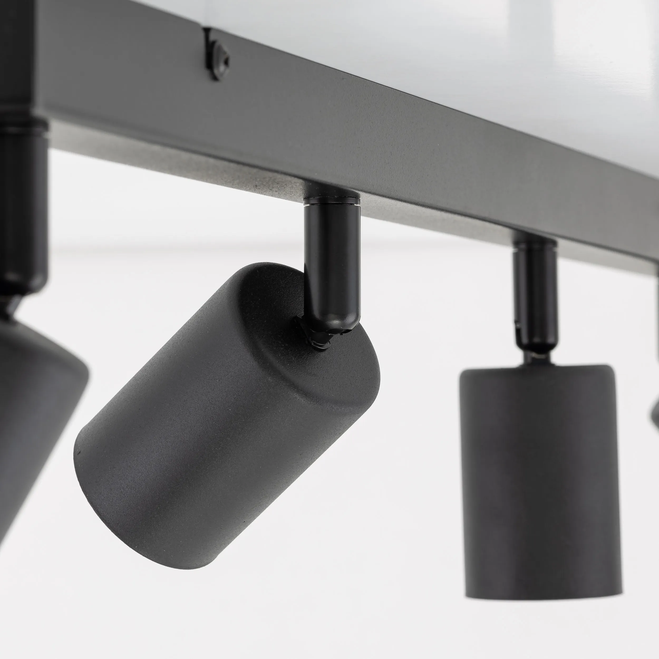 Lampa sufitowa TOP czarna na metalowej listwie regulowana 83x19x15cm - TK_6177