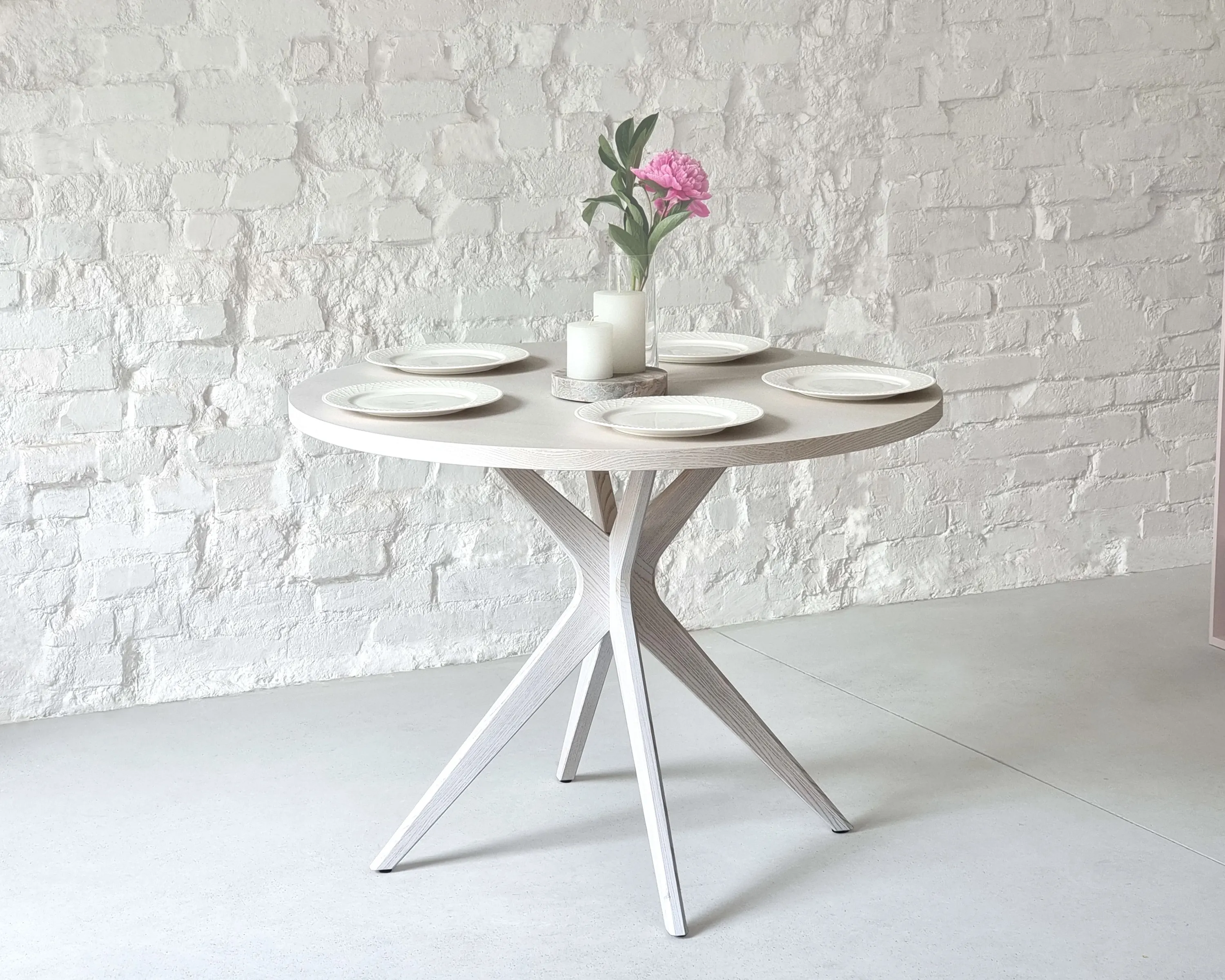 Stół okrągły JUBI BOLD Fi 110 kolor orzech - NRGBTJ110_WAL