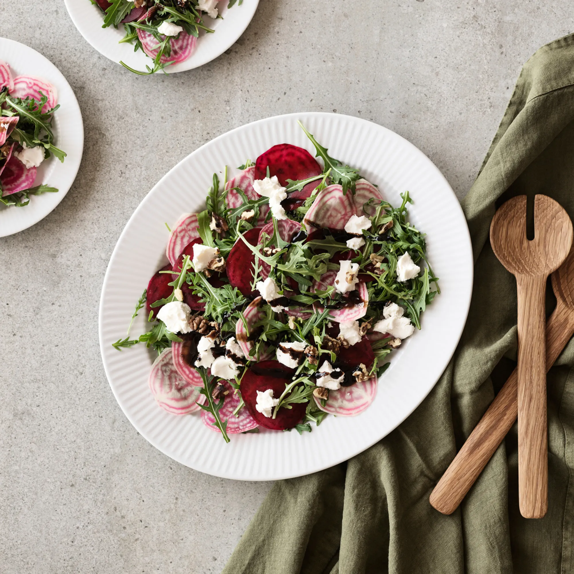 image sałatka, rukola, buraki, ser feta, orzechy