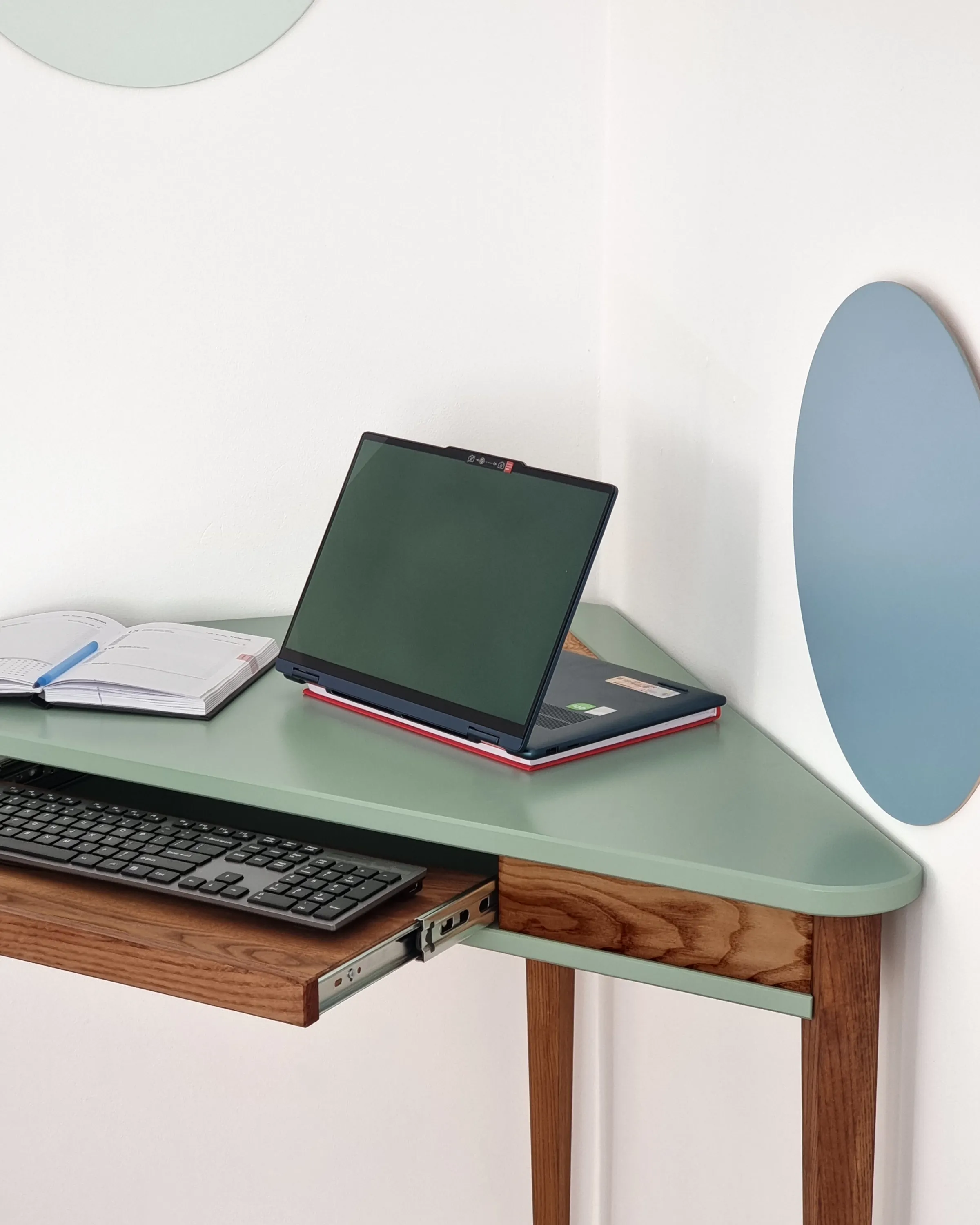 Biurko narożne ASHME z półką na klawiaturę 114x85 beżowy blat/ciemne drewniane nogi - NRGBACDKEY_OAK_4