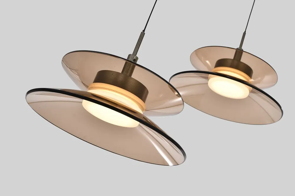 image lampa wisząca, oświetlenie, metalowy klosz, kolor neutralny, design industrialny