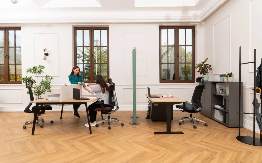 Biurko OP-LITE E elektryczne z regulacją wysokości dąb czarne 160x80x62,5(127,5)cm - OLE1680DNAPC