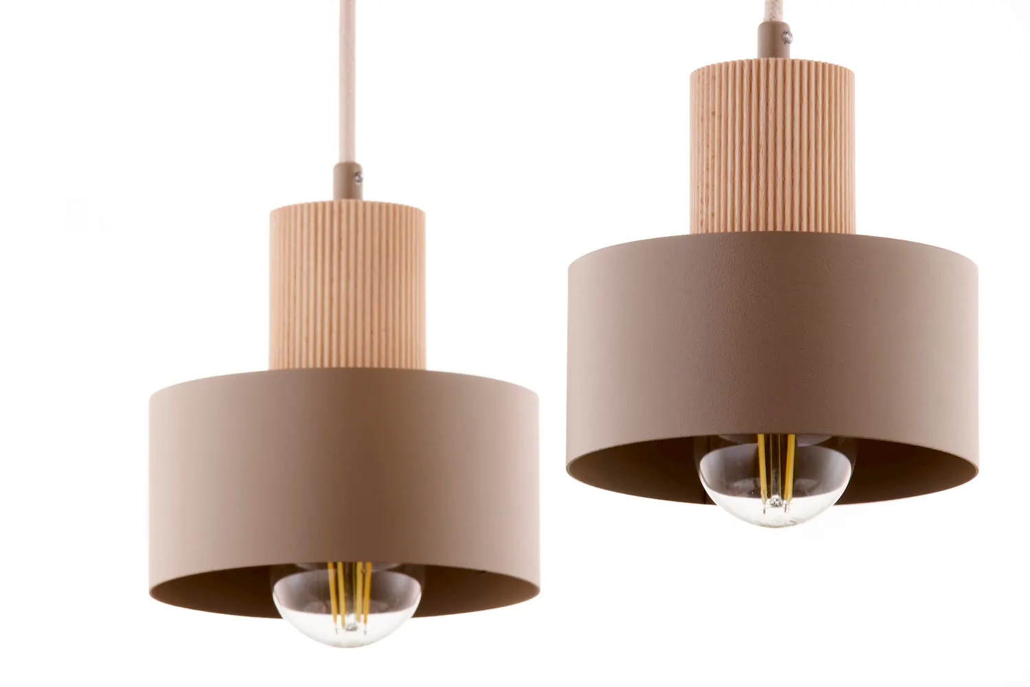 image lampa wisząca, korpus drewniany, kolor beżowy, żarówka LED, podwójna lampa
