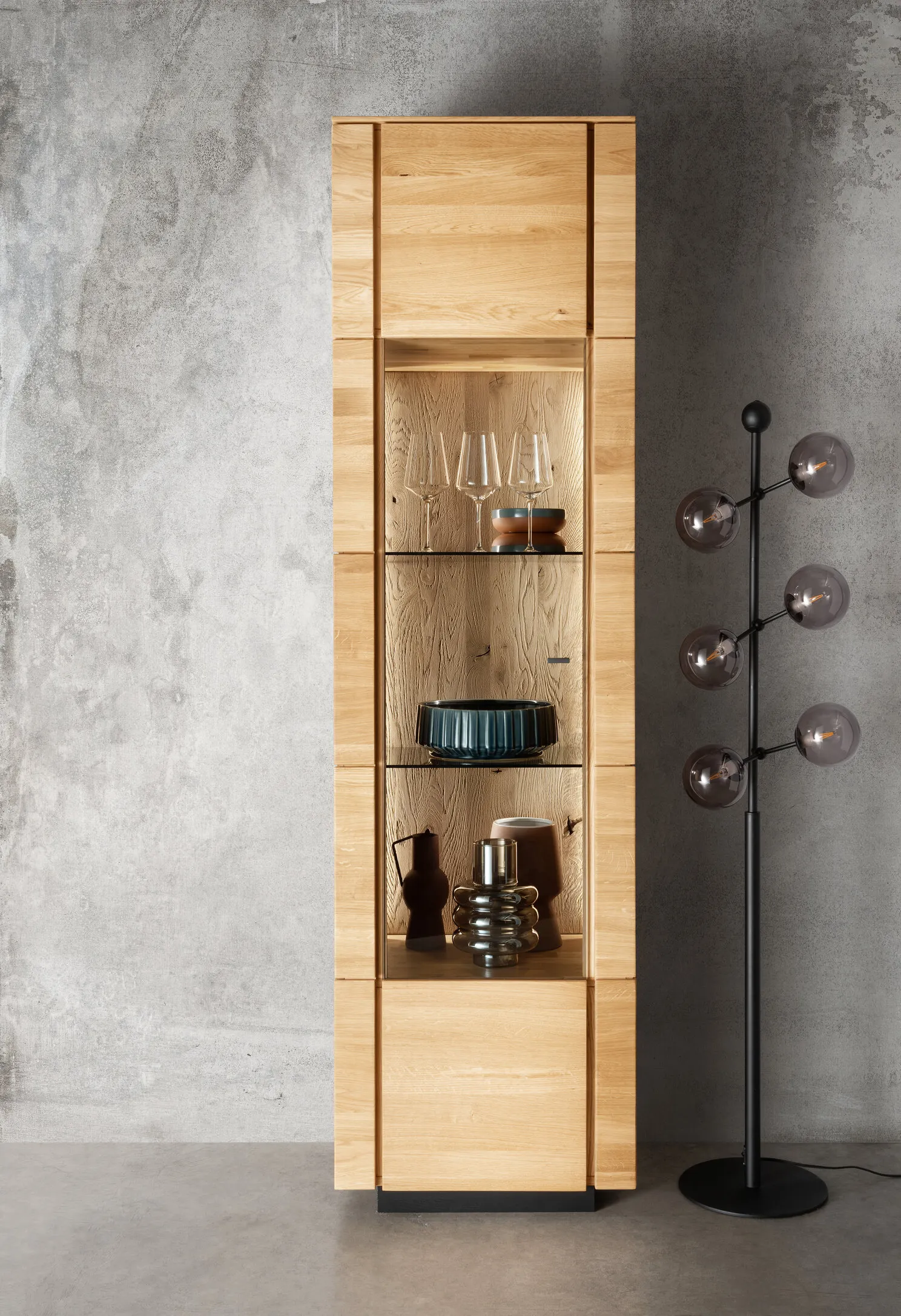 Witryna dębowa PRESENT 59x207 z oświetleniem led - GK_103623010202