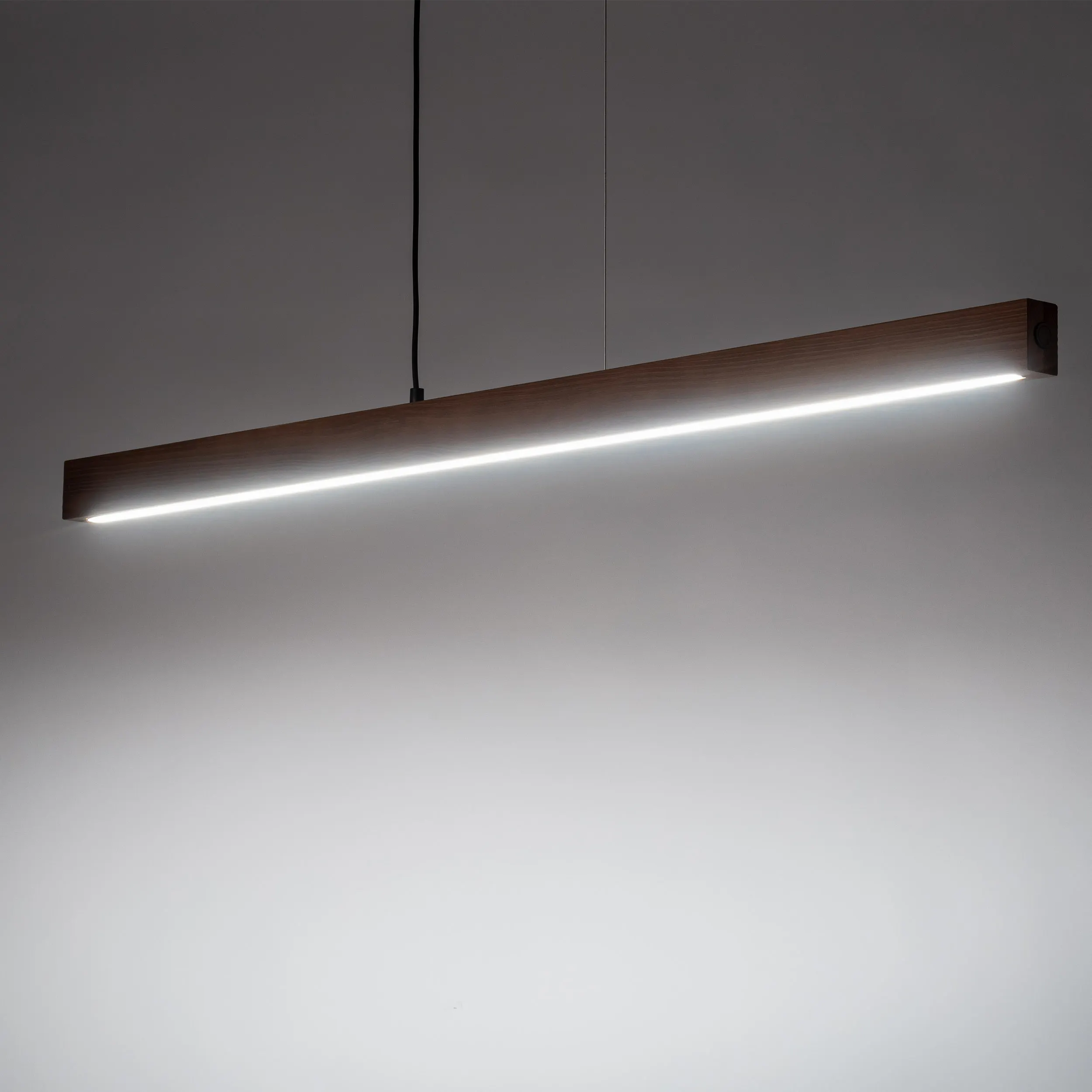 Lampa wisząca TEO LED 15W czarna z drewnianym kloszem z orzecha z włącznikiem 126x100x5cm - TK_1449