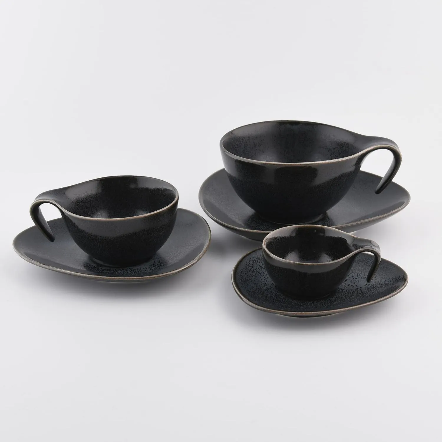 porcelanowy zestaw kawowy, czarna ceramika, talerz kubek spodki, misty glaze, kawa zestaw 4