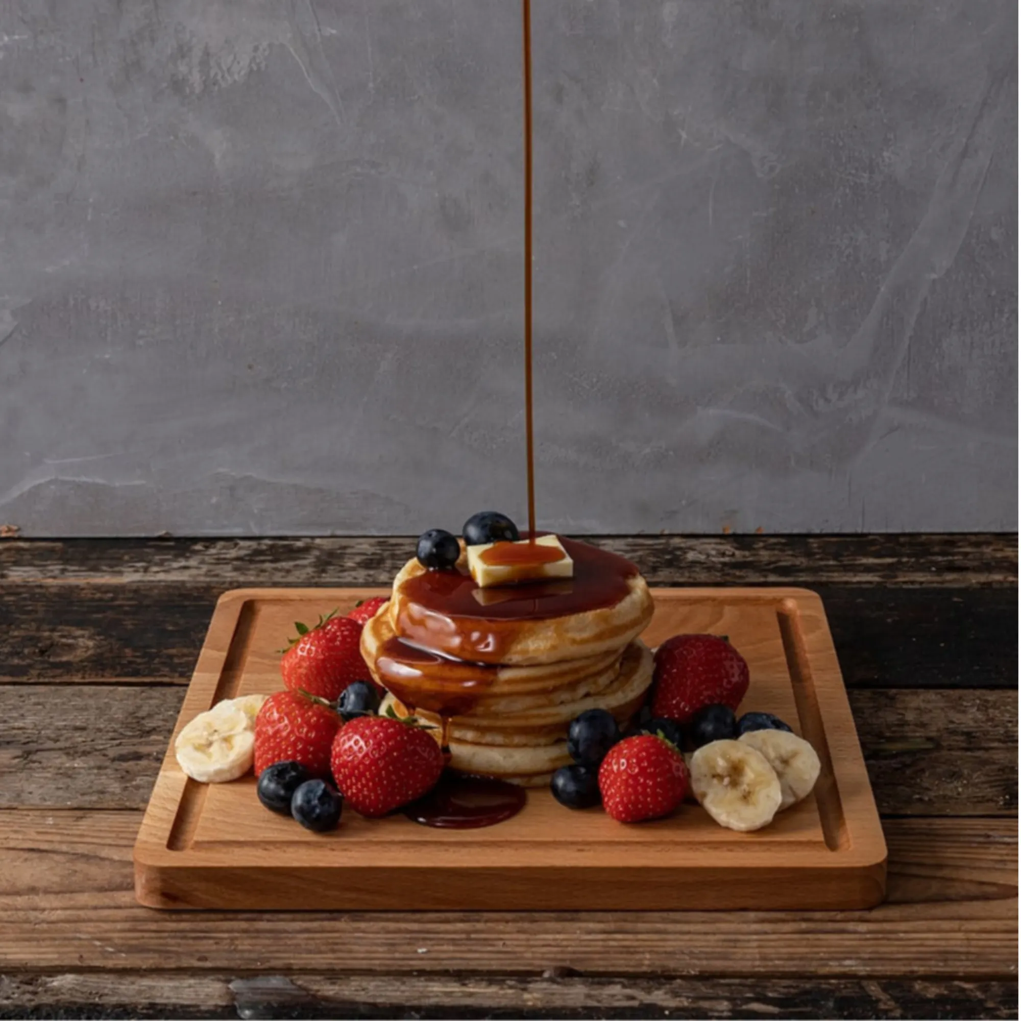 pancake, syrop, owoce, banan, deser