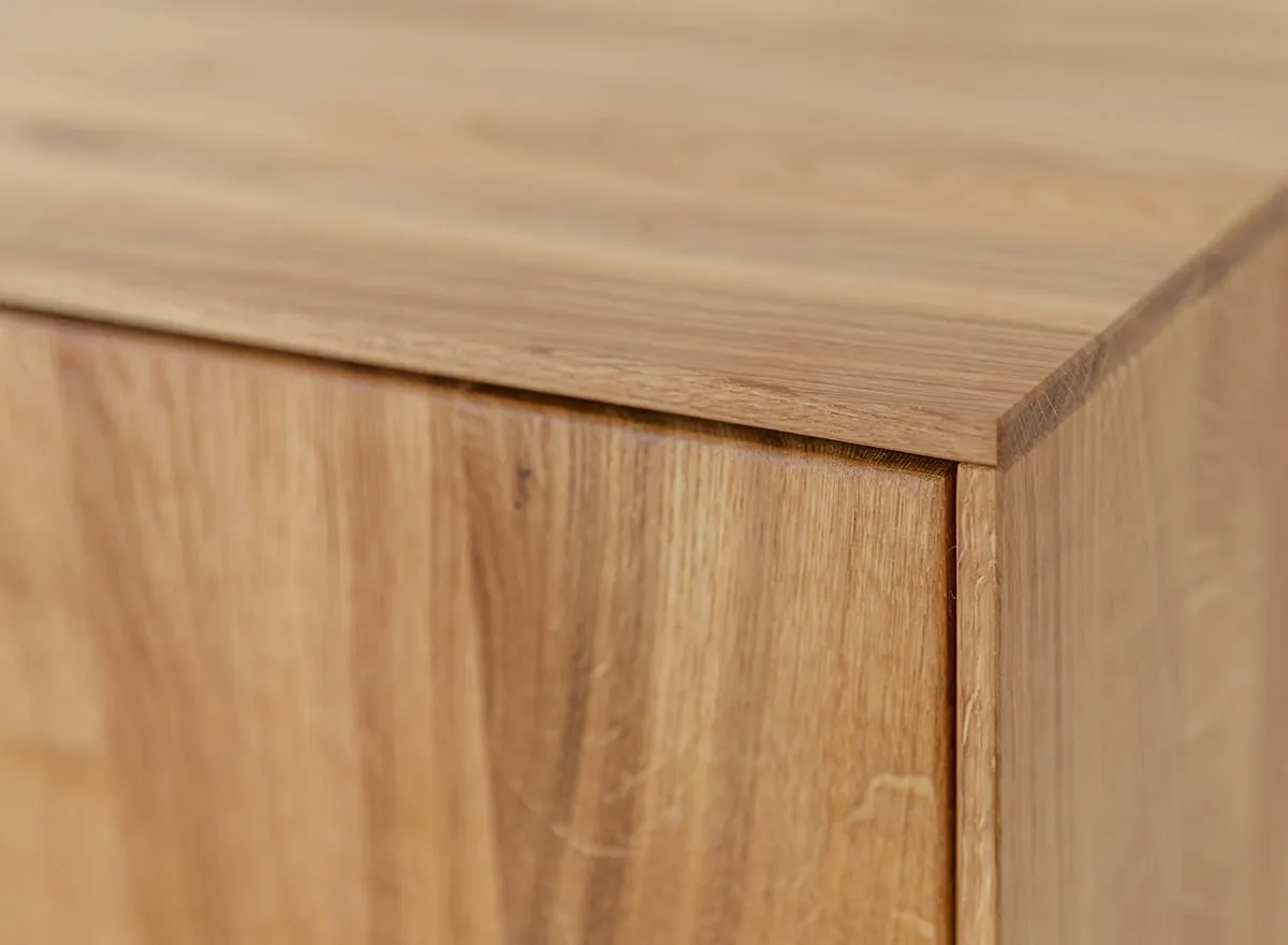 Witryna niska COLLODI dębowa 3-drzwiowa z oświetleniem - dąb olejowany - ZICOL11