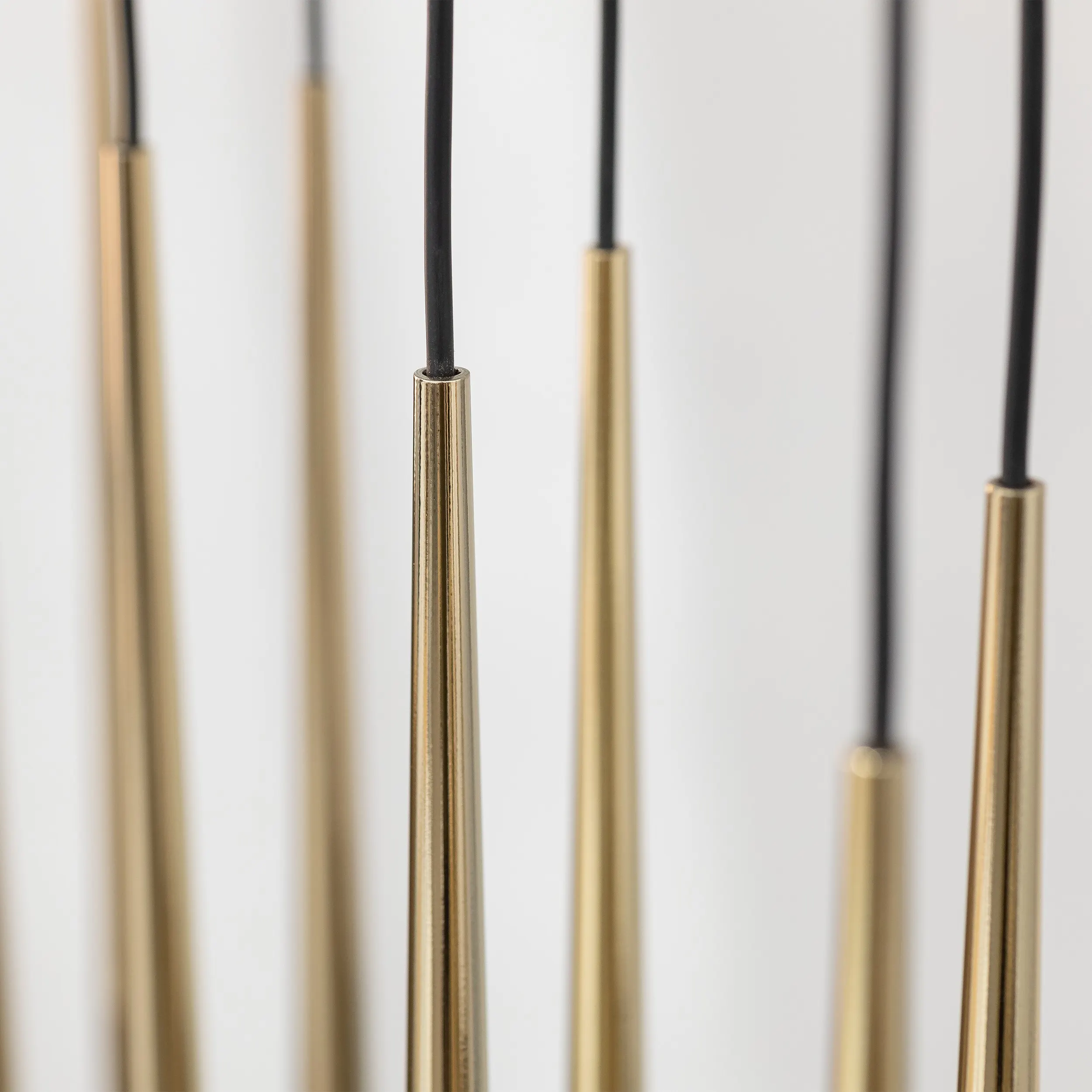 Lampa wisząca PIANO czarna złota na metalowej listwie 140x120x12cm - TK_10119