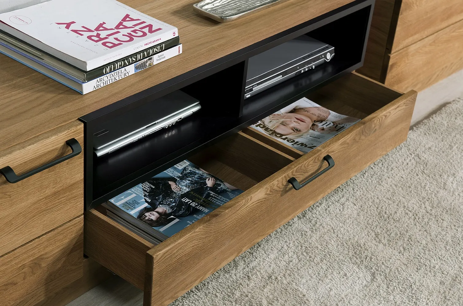 Szafka RTV 1-drzwiowa z szufladą MOSAIC 25 drewniana - dąb miodowy czarny mat 170x46x42cm - TH-100-1058