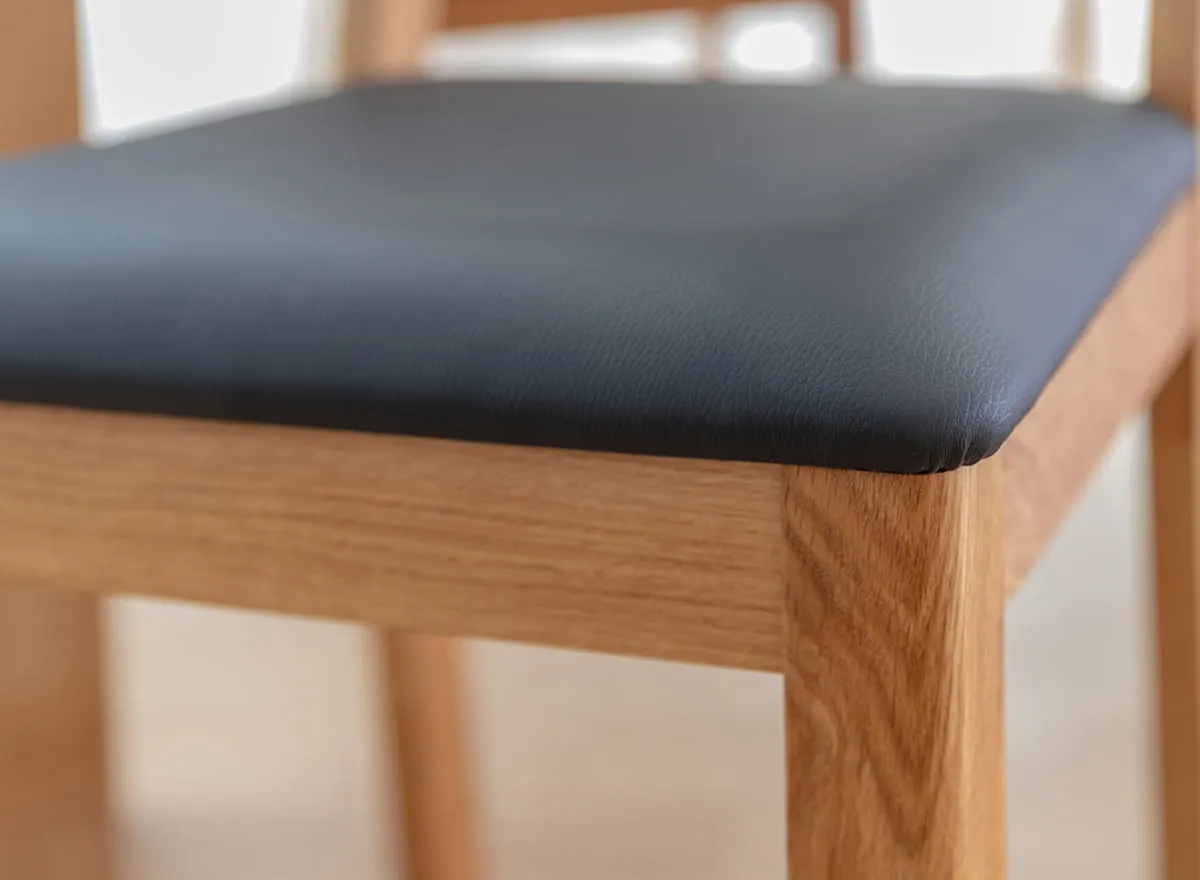 Krzesło drewniane PRATO czarne siedzisko dąb olejowany - KDBCZ