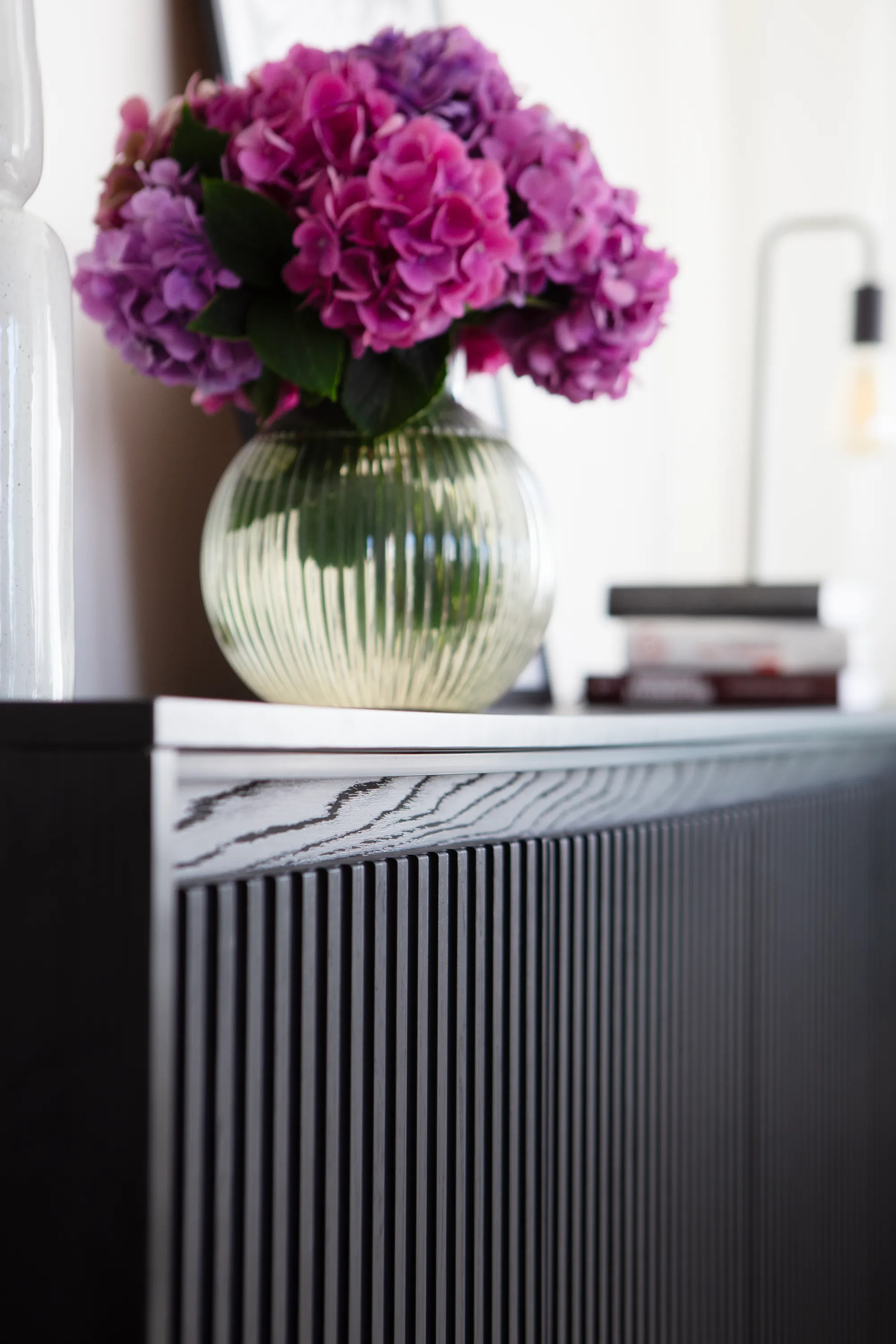 Szafka RTV z oświetleniem TREND TR-05 4D 167cm czarna - TR5C-V2