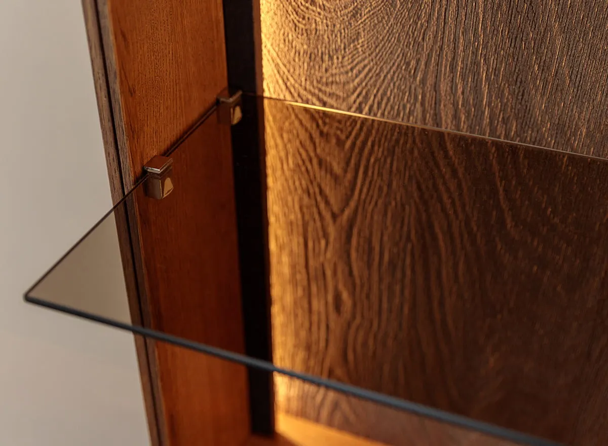 Witryna z regałem dębowa COLLODI z oświetleniem - tabacco - ZICOL03T